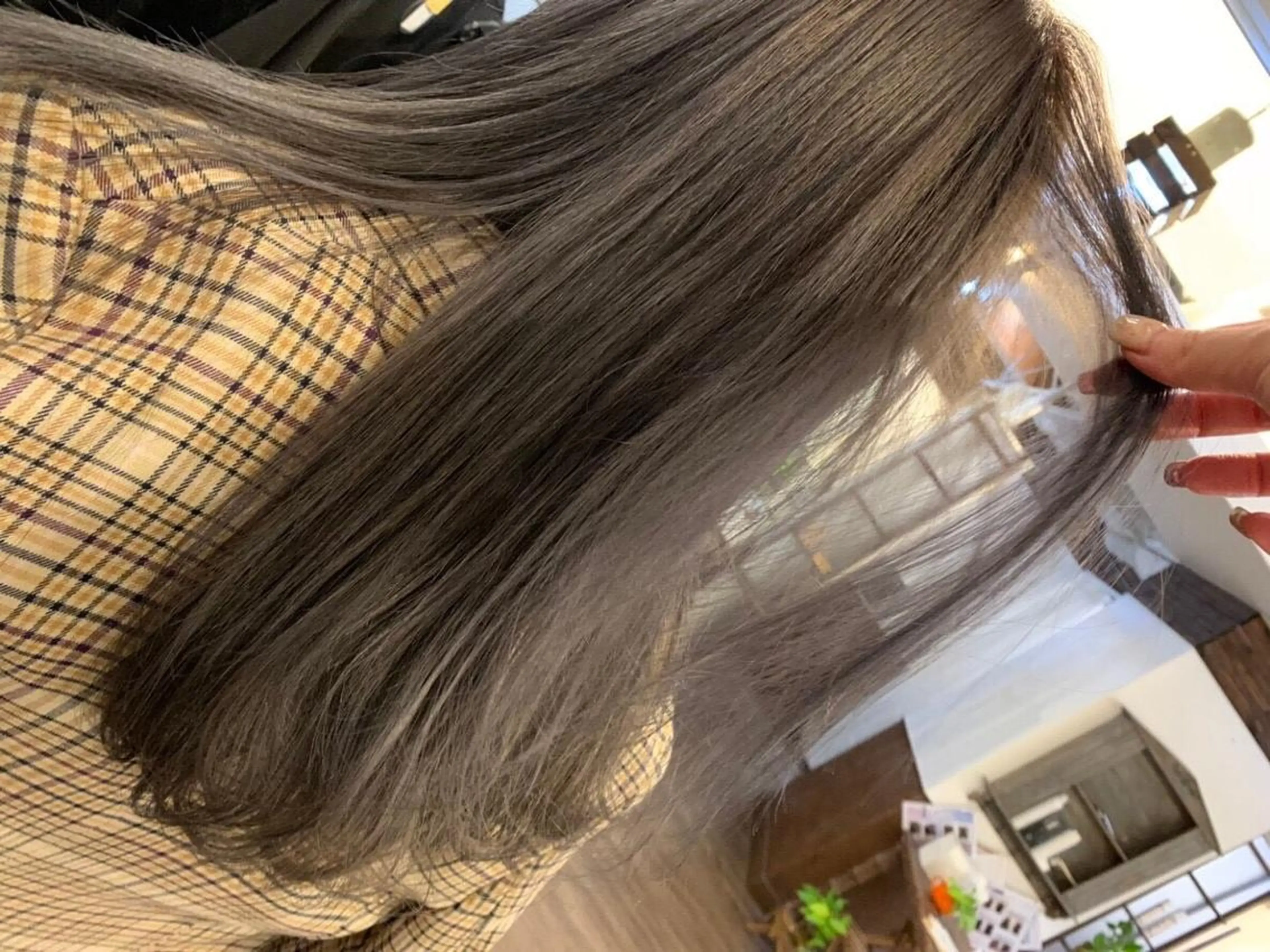 ロング シールエクステ/ ハイトーンカラーのヘアスタイル