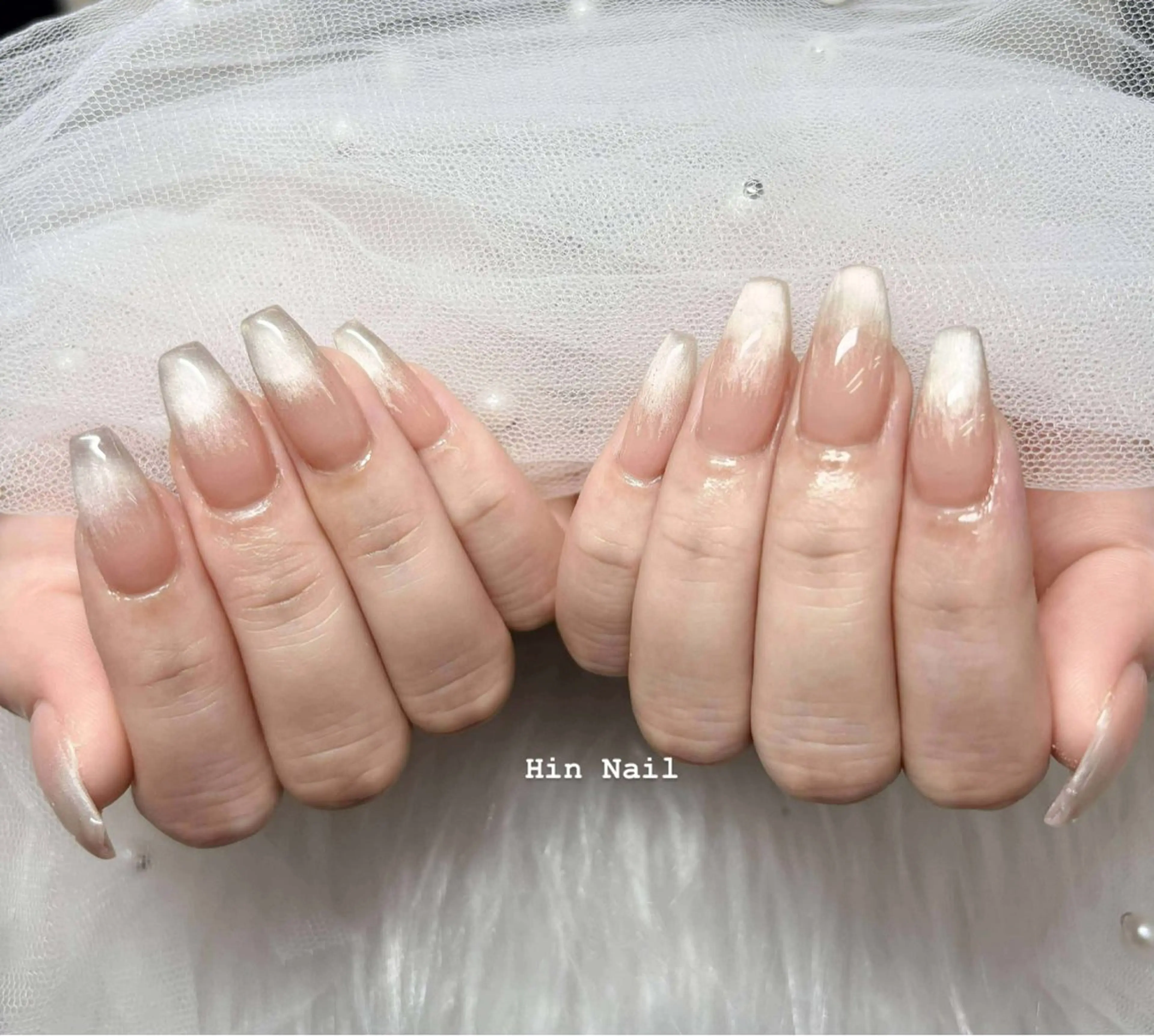 ネイル ボルドー チークネイル フレンチネイル グラデーション キラキラネイル ハンドネイル Hin  Nail所属・Hin Nail Salonのネイルデザイン