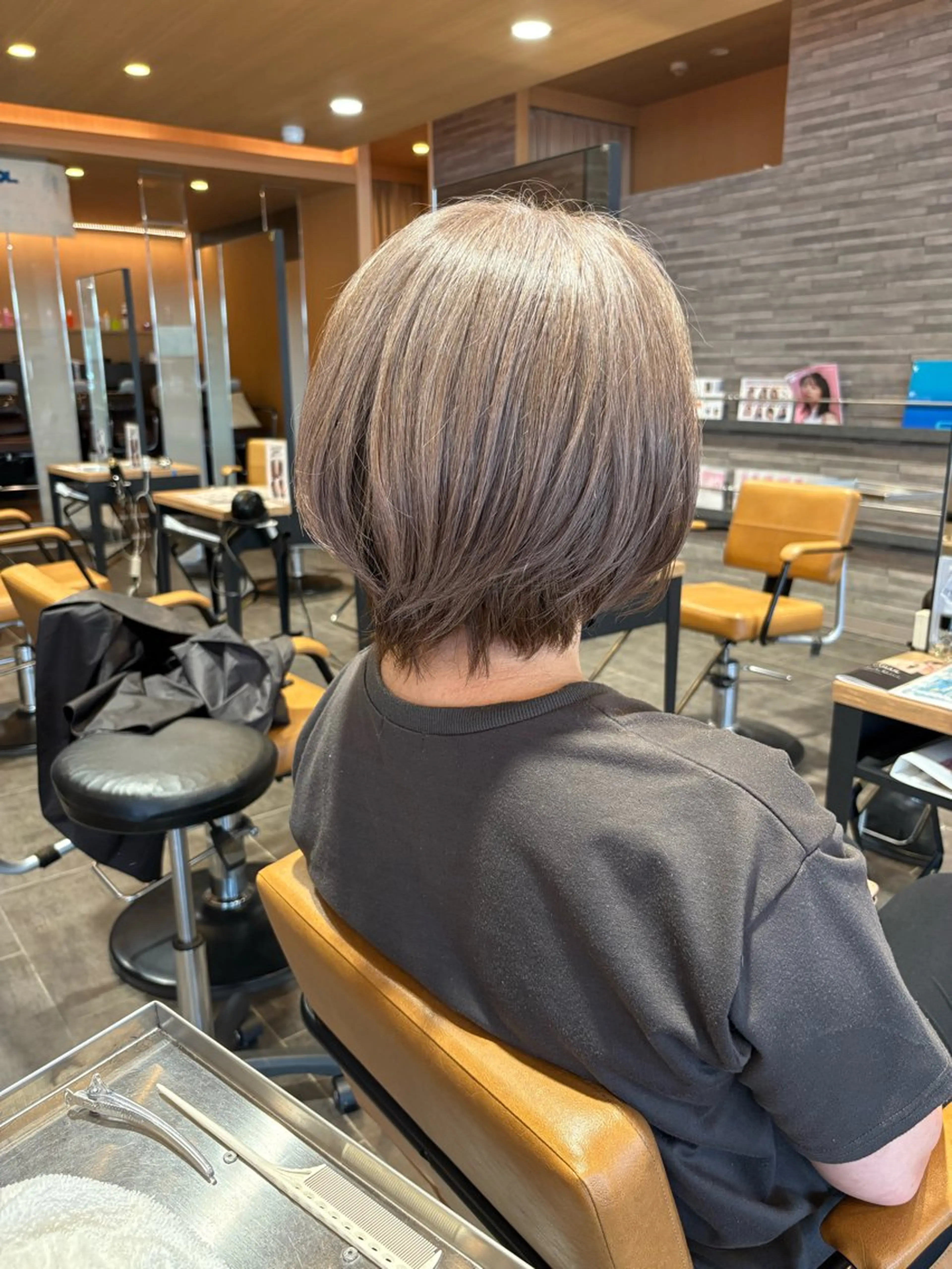 脱白髪染め白髪ぼかしカラー+カット（ブリーチ込み）の写真