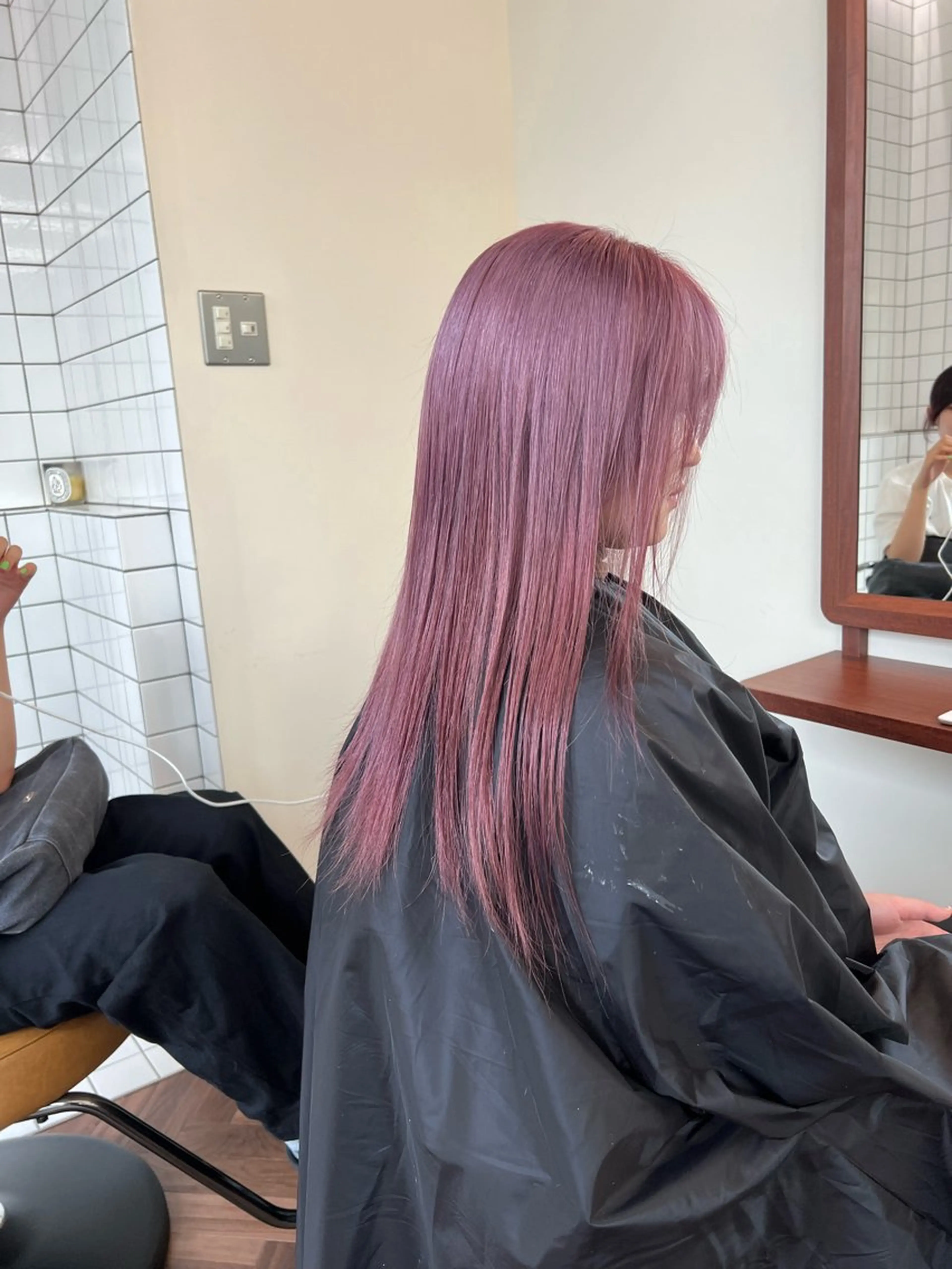ミディアム カラー アッシュ アッシュブラウン ブリーチ ブラウンカラー ケアブリーチ ヘアカラー トリートメント ヘアセット ニュアンスレイヤー ハイトーンカラーのヘアスタイル