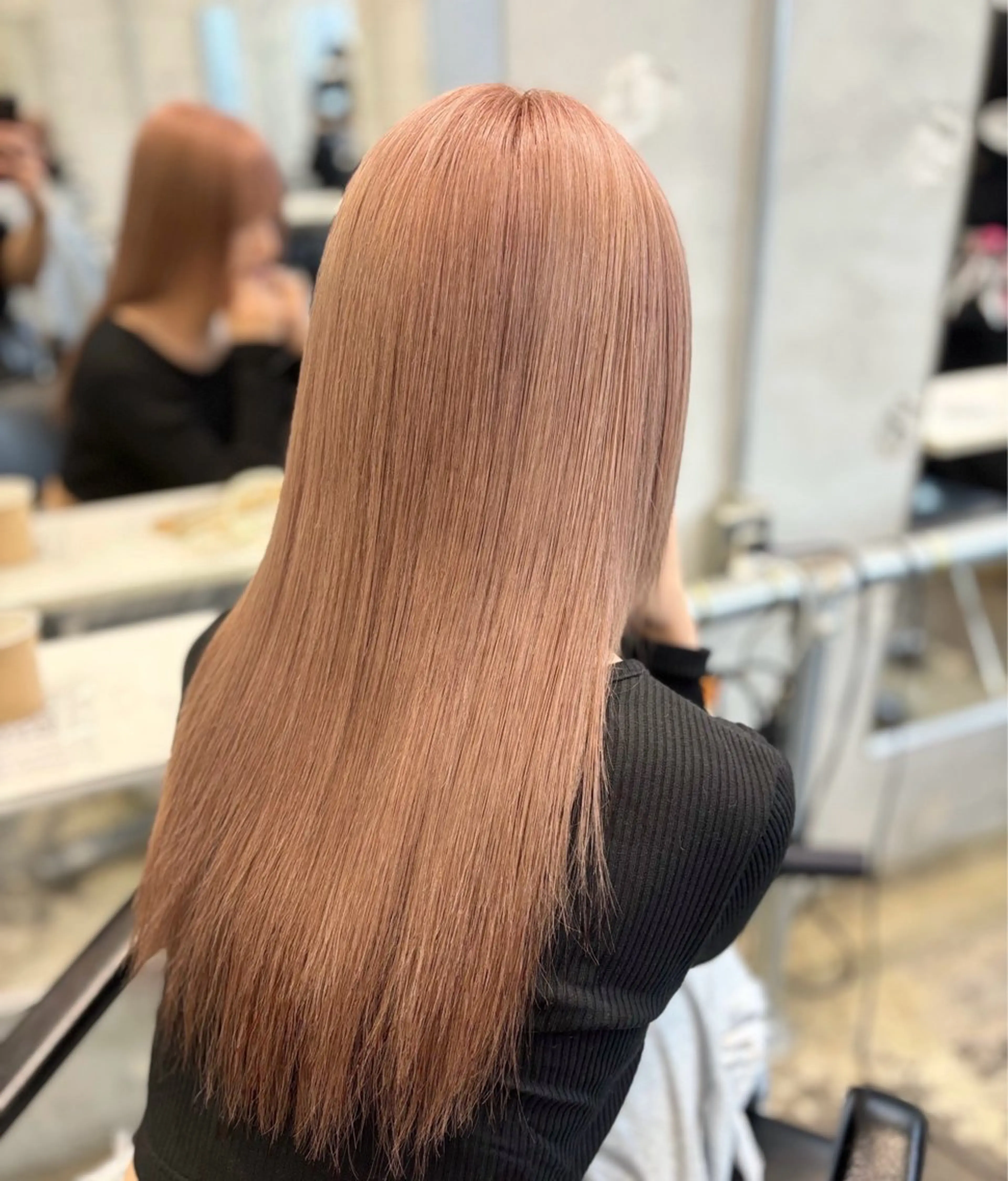 ロング カラー ベージュカラー ミルクティーベージュ DATE by Alan Smithee所属・韓国レイヤー顔周り カットのヘアスタイル