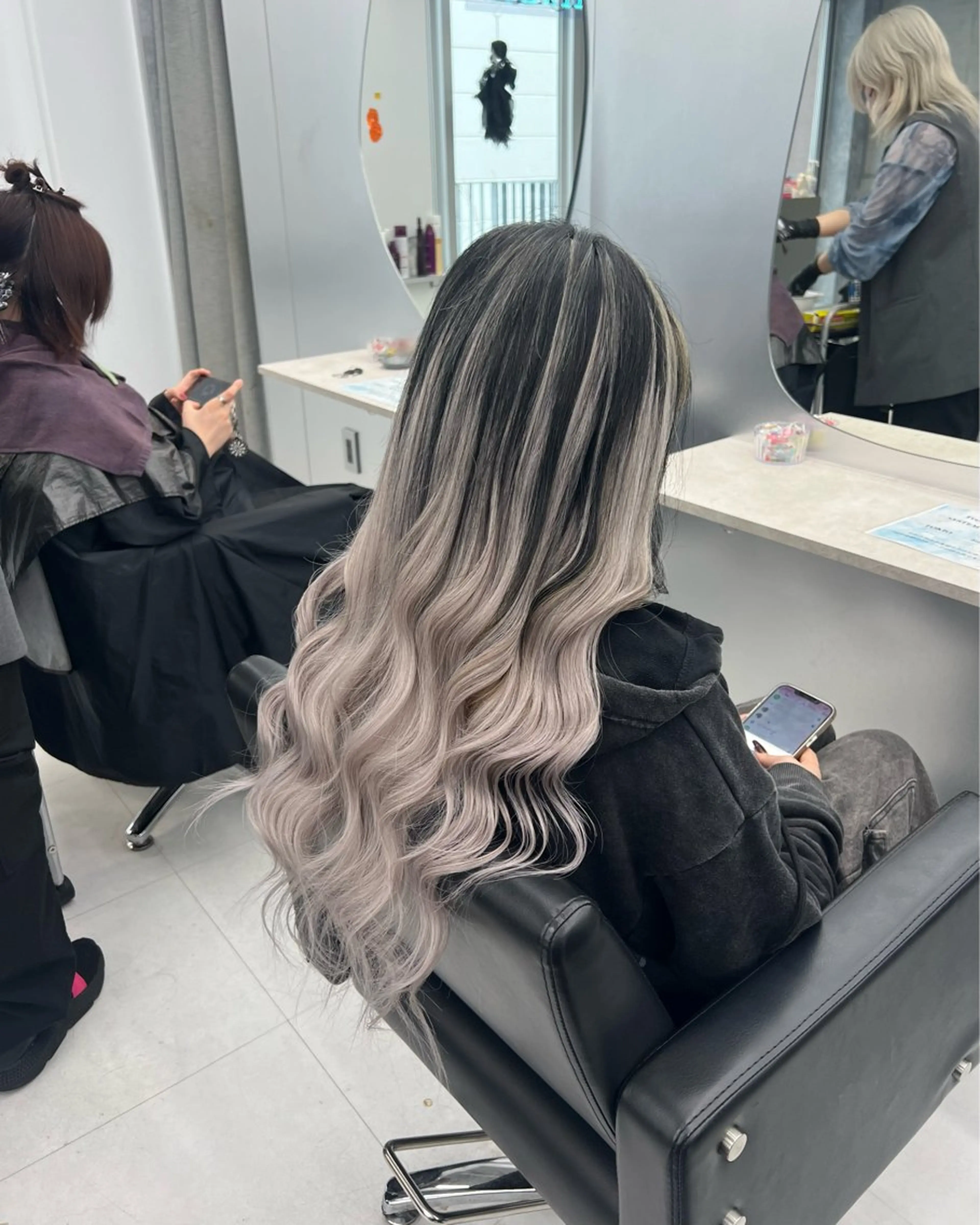 ロング カラー ヘアアレンジ カット エクステ ヘアセット 👑高評価多数エク ステ×ハイトーン唯澄のヘアスタイル