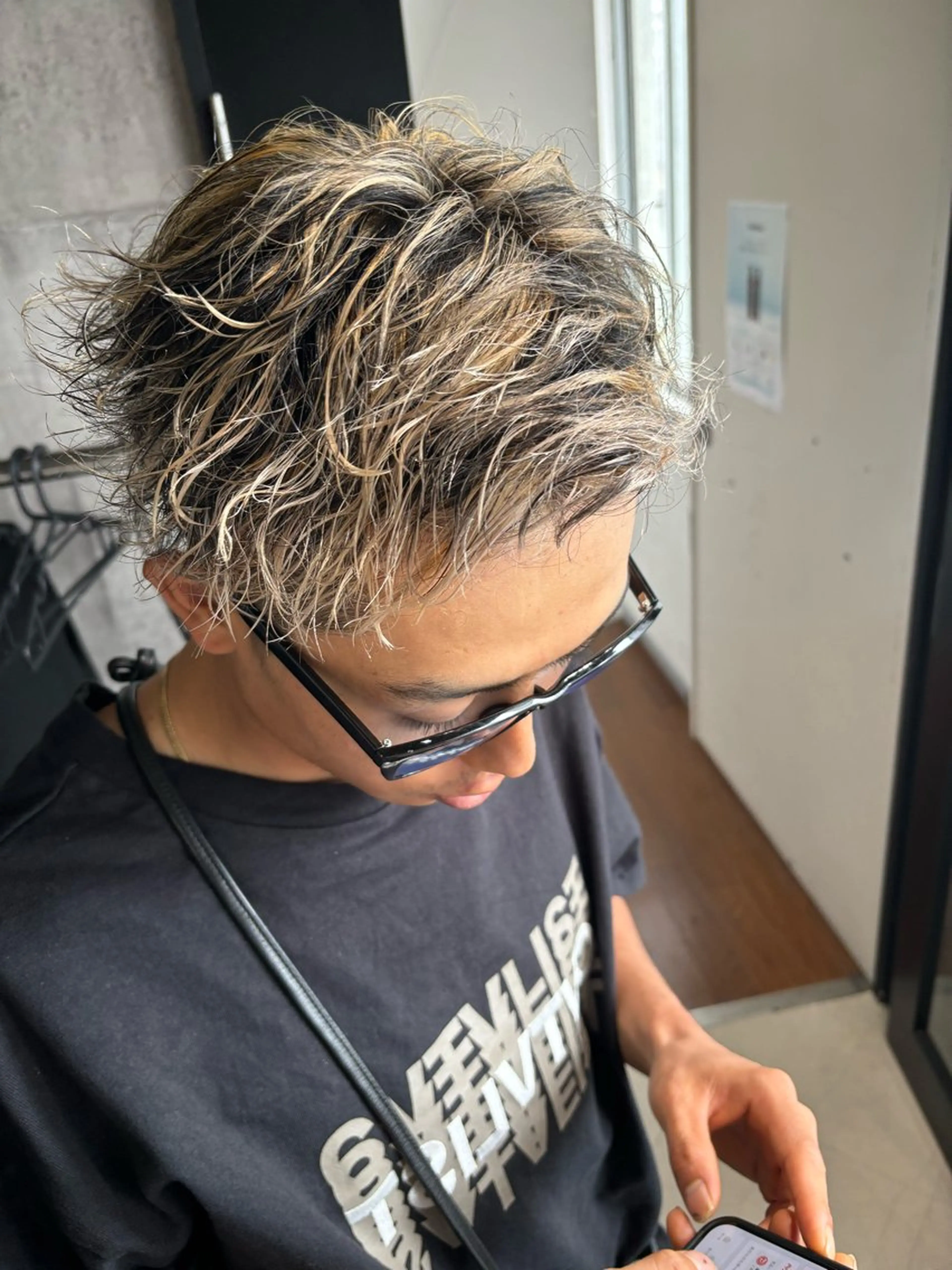 カラー パーマ メンズ メンズハイライト ハイライトカラー カット ヘアカラー トリートメント _white【京橋店】所属・_WHITE / KENTOのヘアスタイル