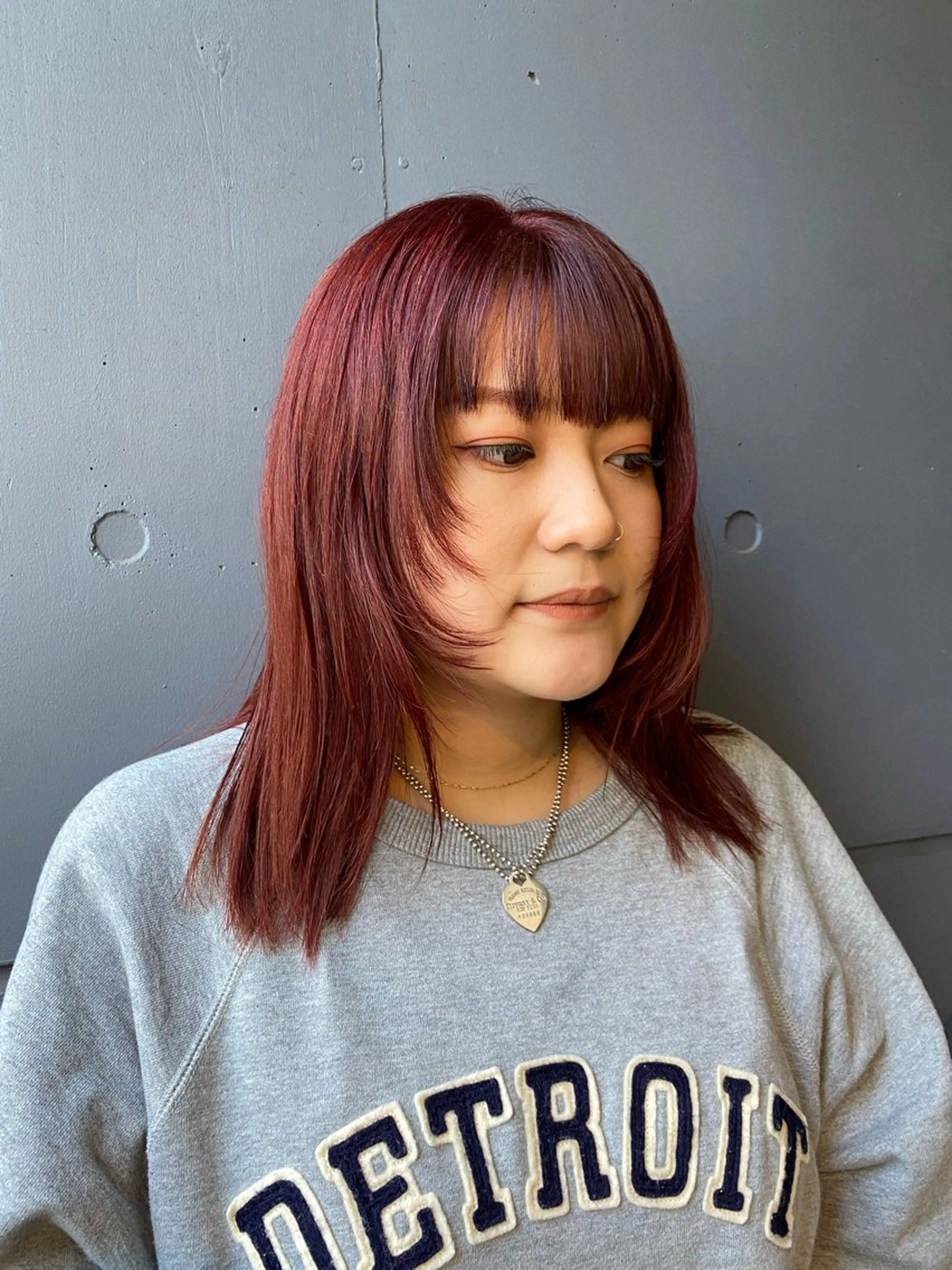 セミロング カラー レッドカラー 顔まわりレイヤー レイヤーカット hina💟 透明感カラーのヘアスタイル