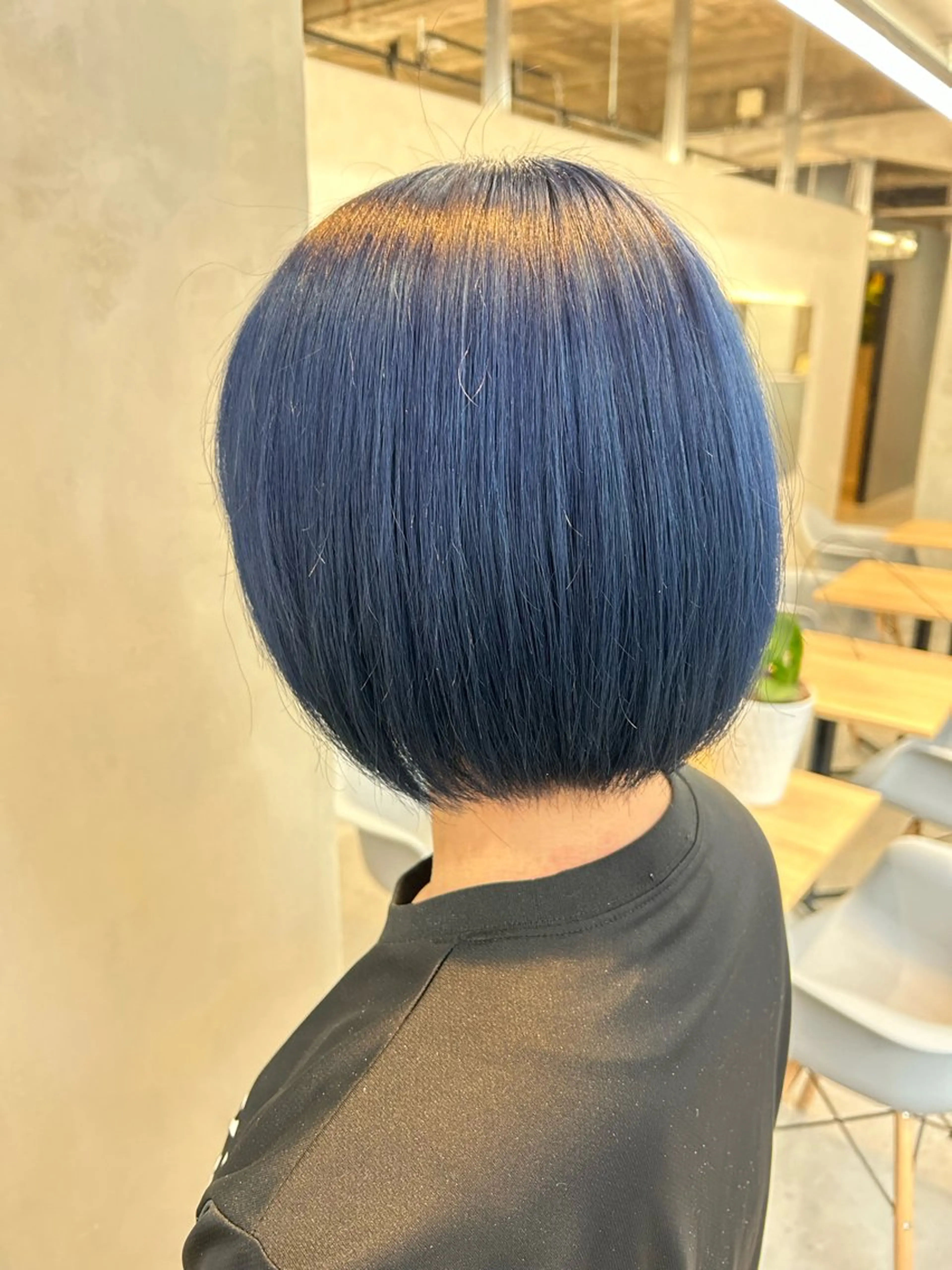 カラー ブリーチ ブルーカラー ネイビーカラー 寺島 樹也のヘアスタイル