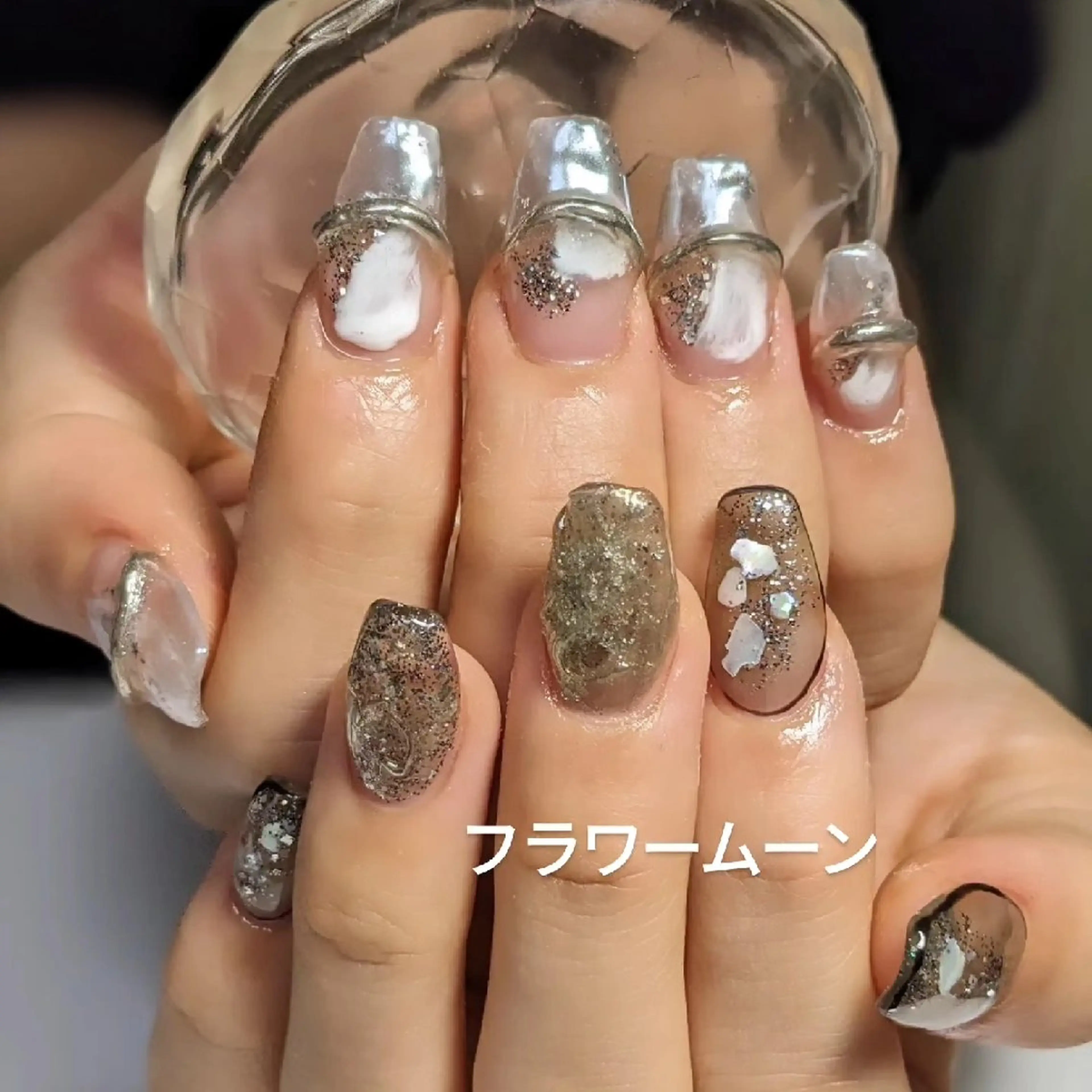 ネイル ミラーネイル ニュアンスネイル フラワー ムーンのネイルデザイン