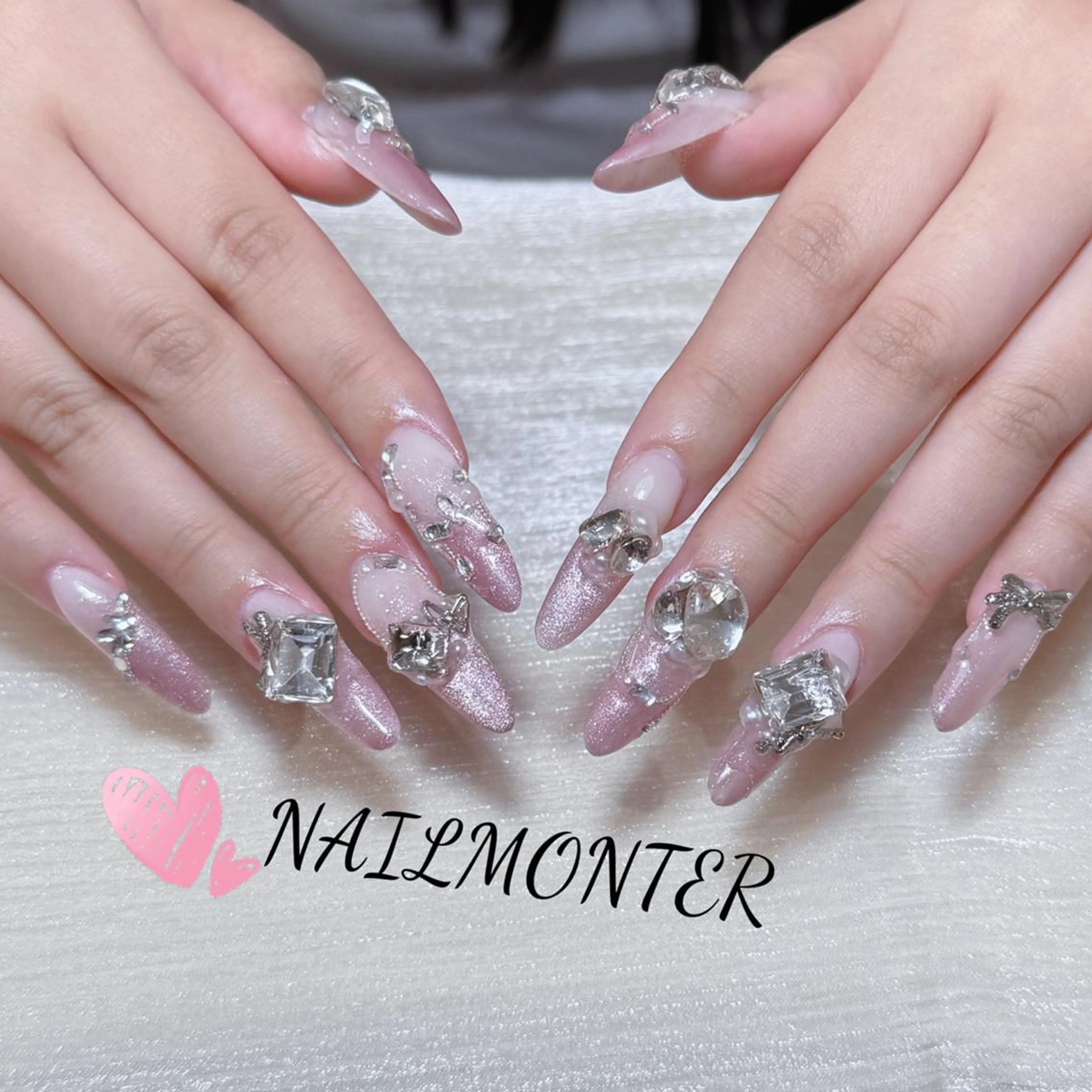 ネイル アートネイル オーロラネイル ガーリー キラキラネイル 韓国ネイル ハンドネイル ハンドケア Nail Monsterのネイルデザイン