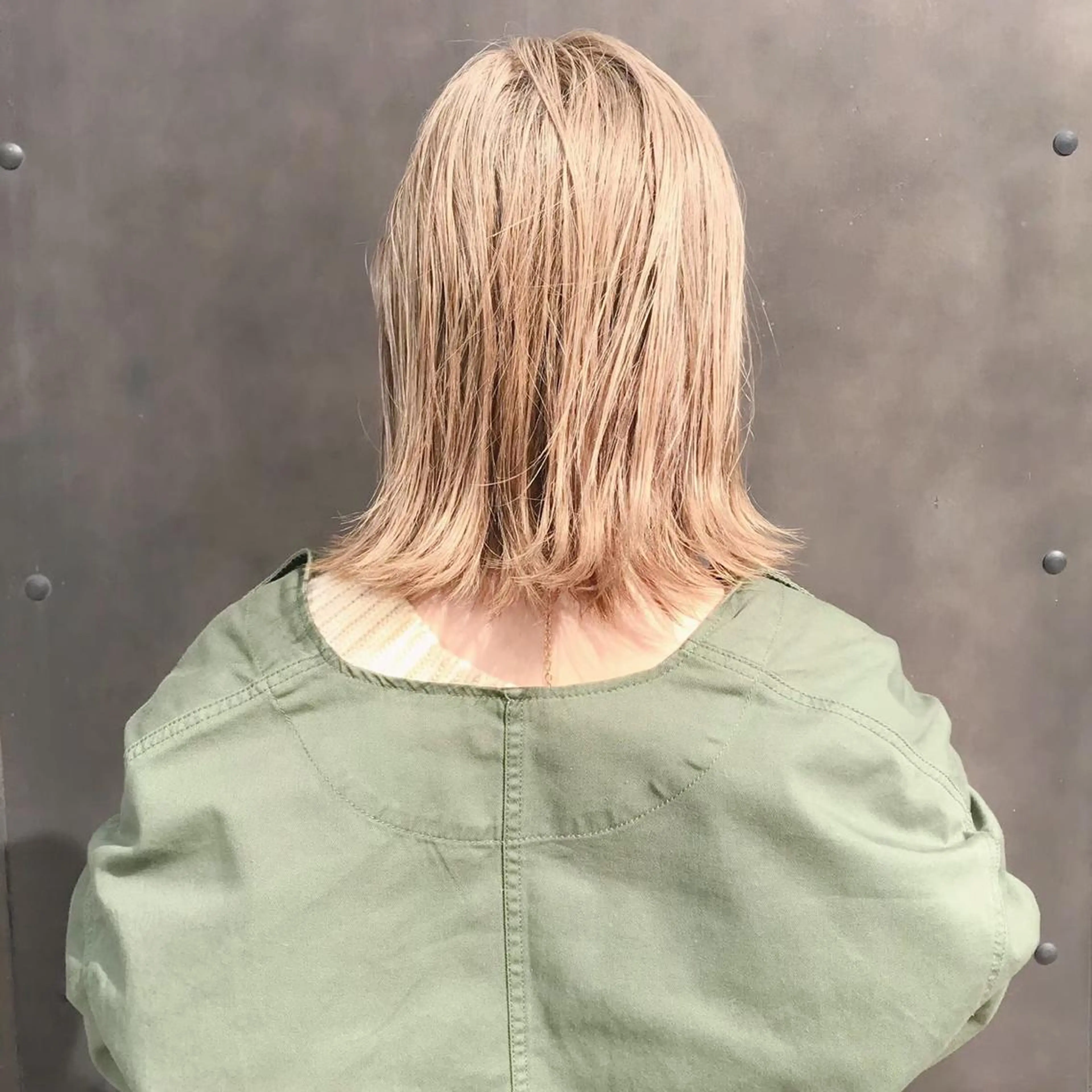 ミディアム カラー ベージュカラー ミルクティーベージュ 藤井 貴美子のヘアスタイル