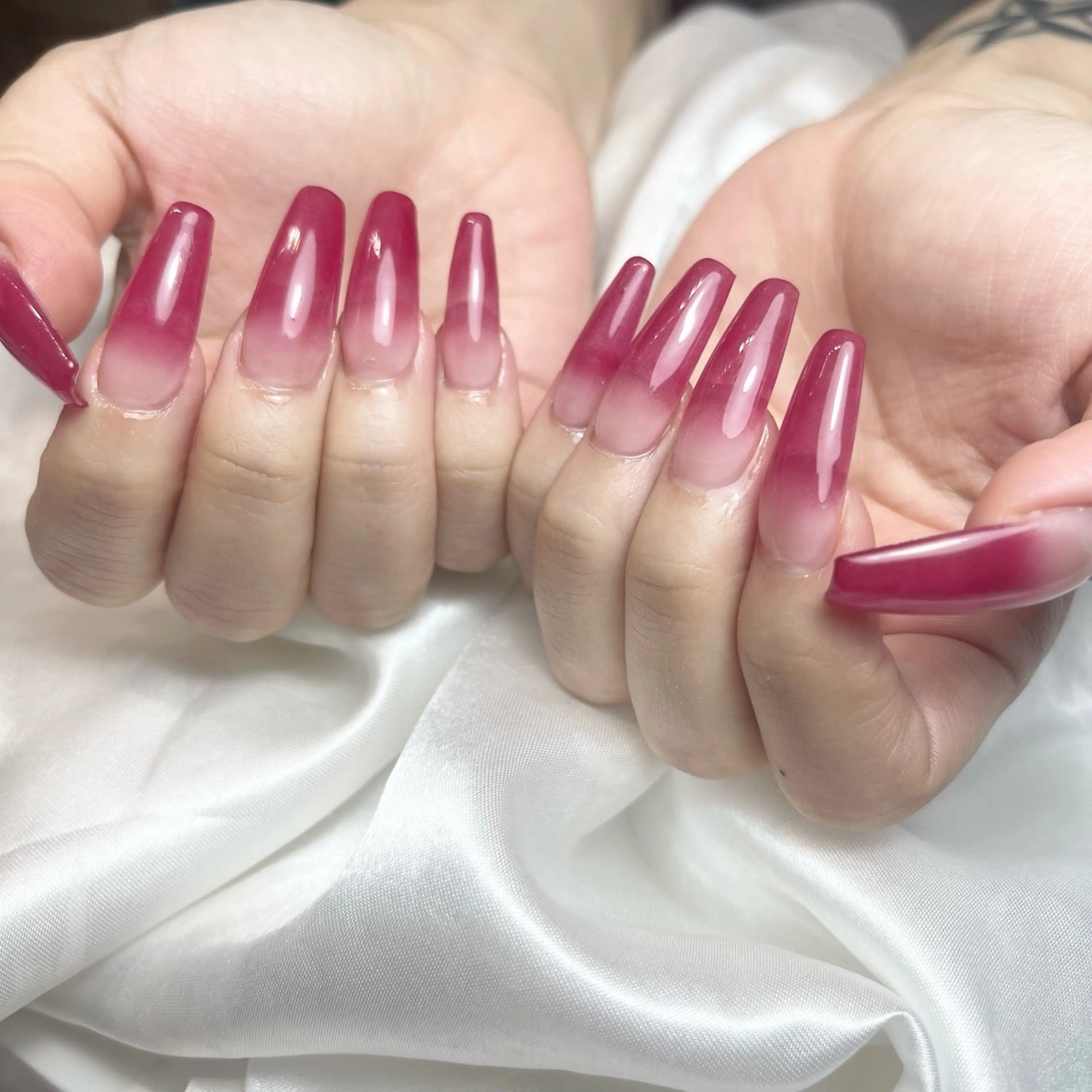 ネイル グラデーション シンプルネイル ネイルチップ ハンドネイル salon de Tiara 碧のネイルデザイン