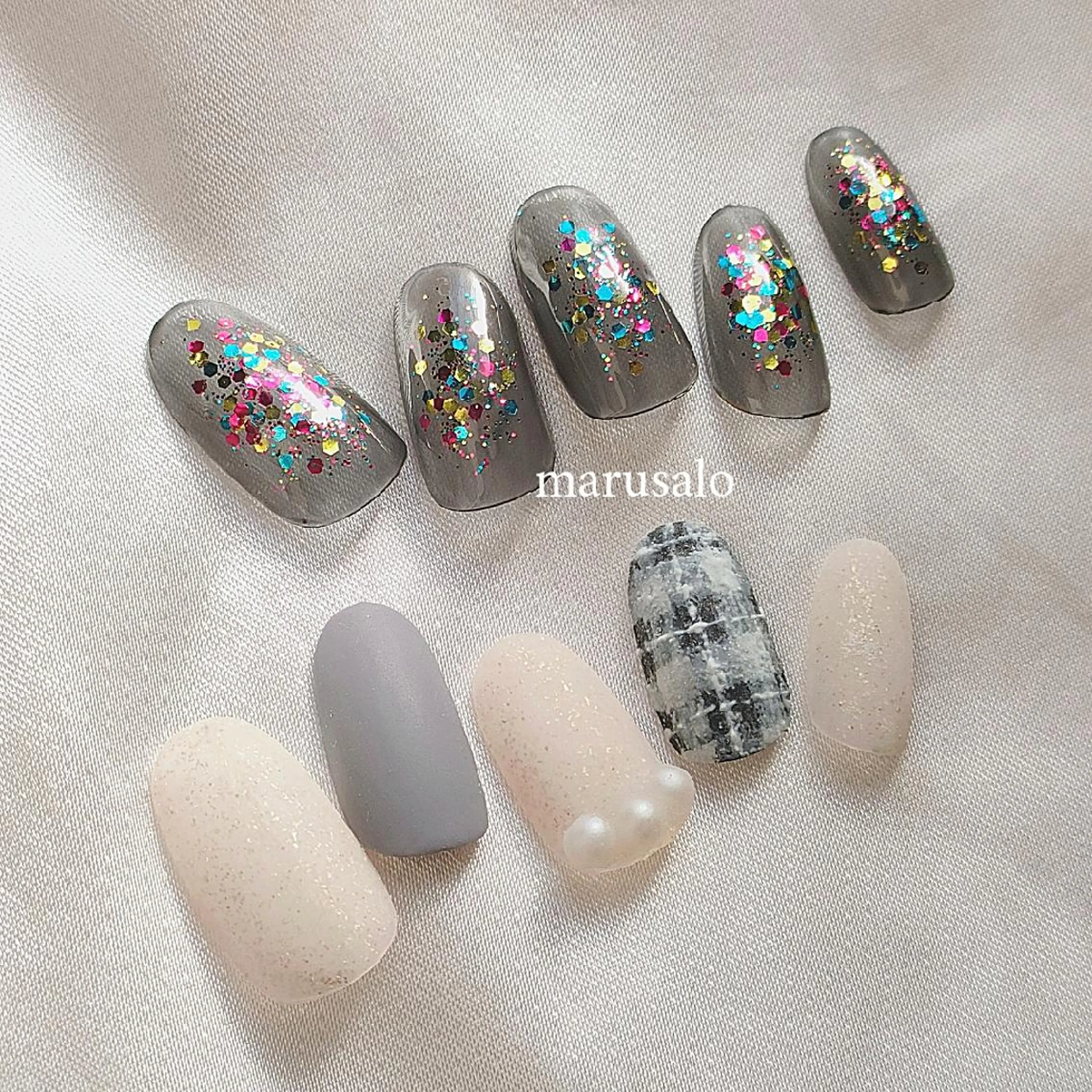 ネイル ホログラムネイル マットネイル ホワイト 冬ネイル クリスマス marusalo nailのネイルデザイン