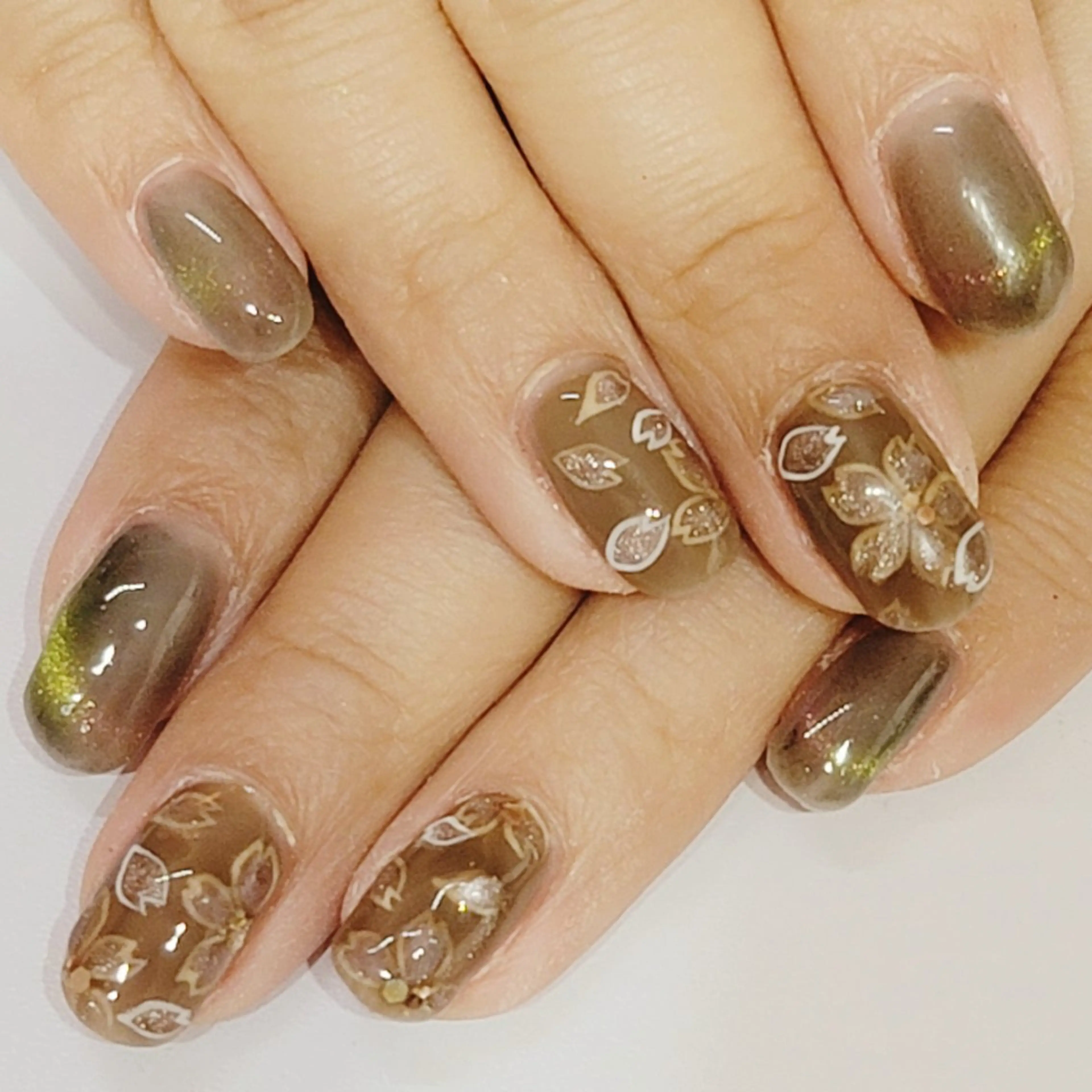 ネイル 桜ネイル フレンチネイル グリーン マグネットネイル マグネットフレンチ ハンドネイル よしだ ひろきのネイルデザイン