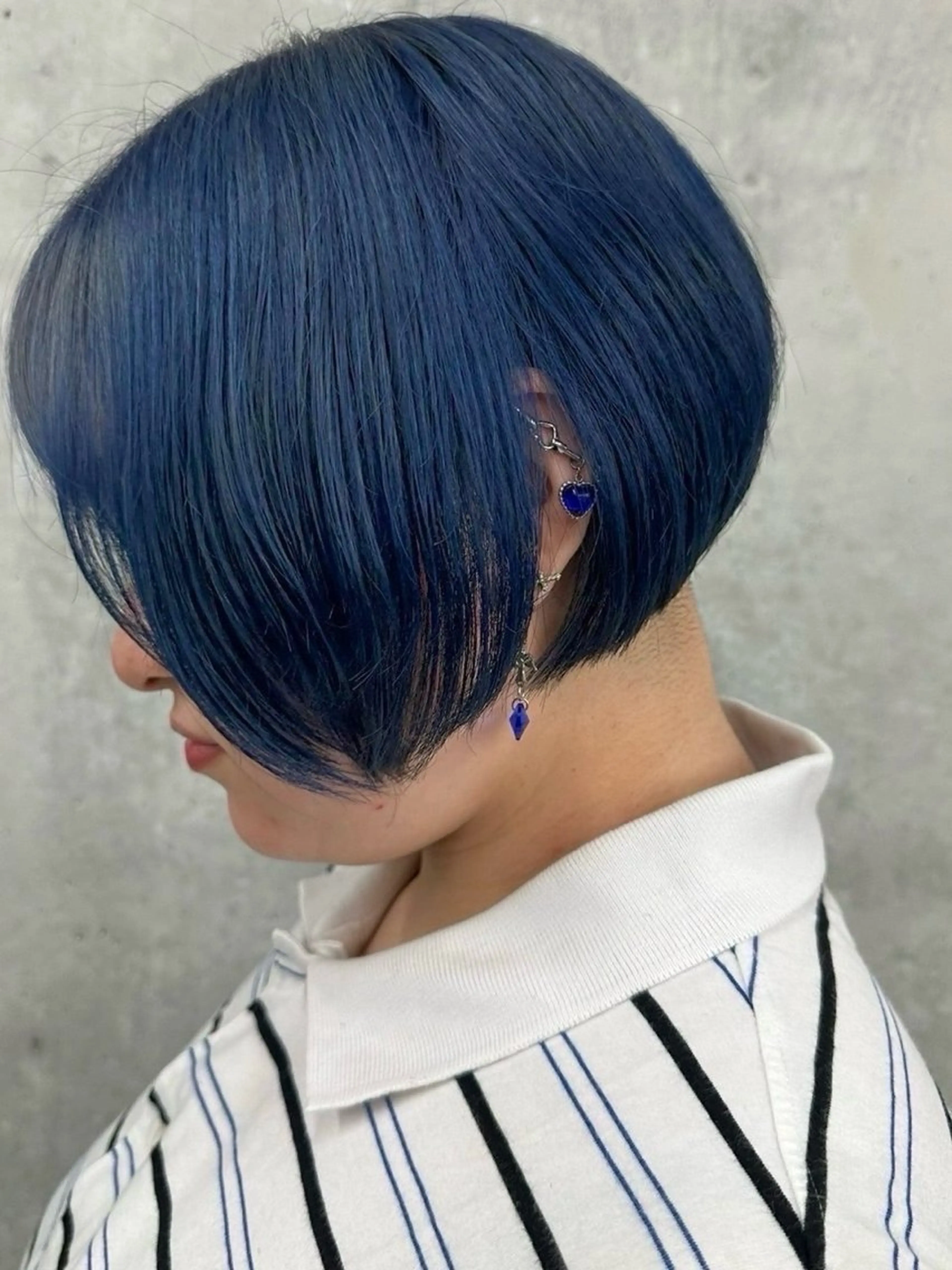 ショート カラー ブルーカラー カット トリートメント ヘッドスパ とうい/パーマボブ/ くせ毛/丸みボブのヘアスタイル