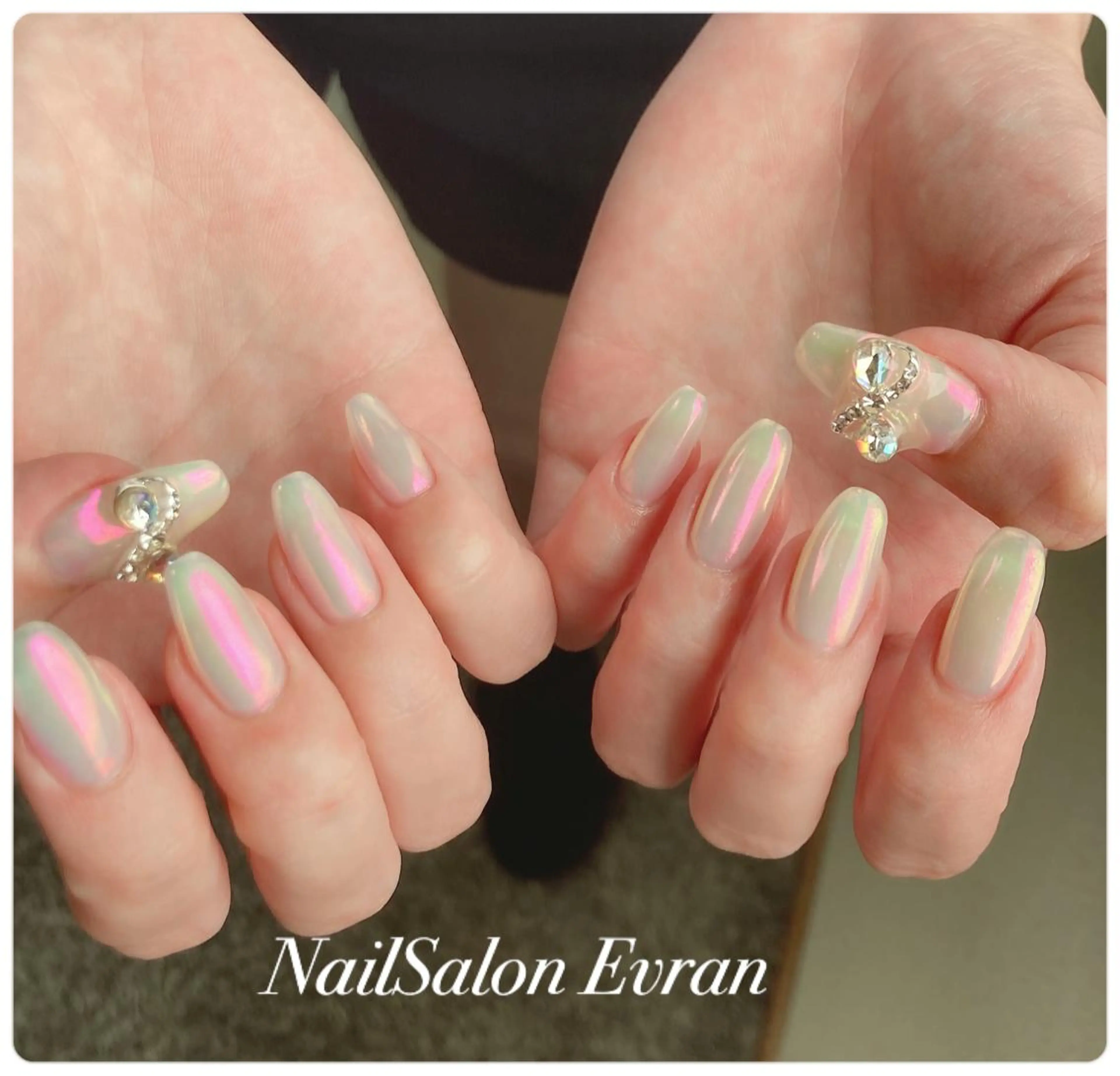 ネイル アートネイル オーロラネイル フレンチネイル マグネットネイル ミラーネイル ハンドネイル Nail salon Evranのネイルデザイン