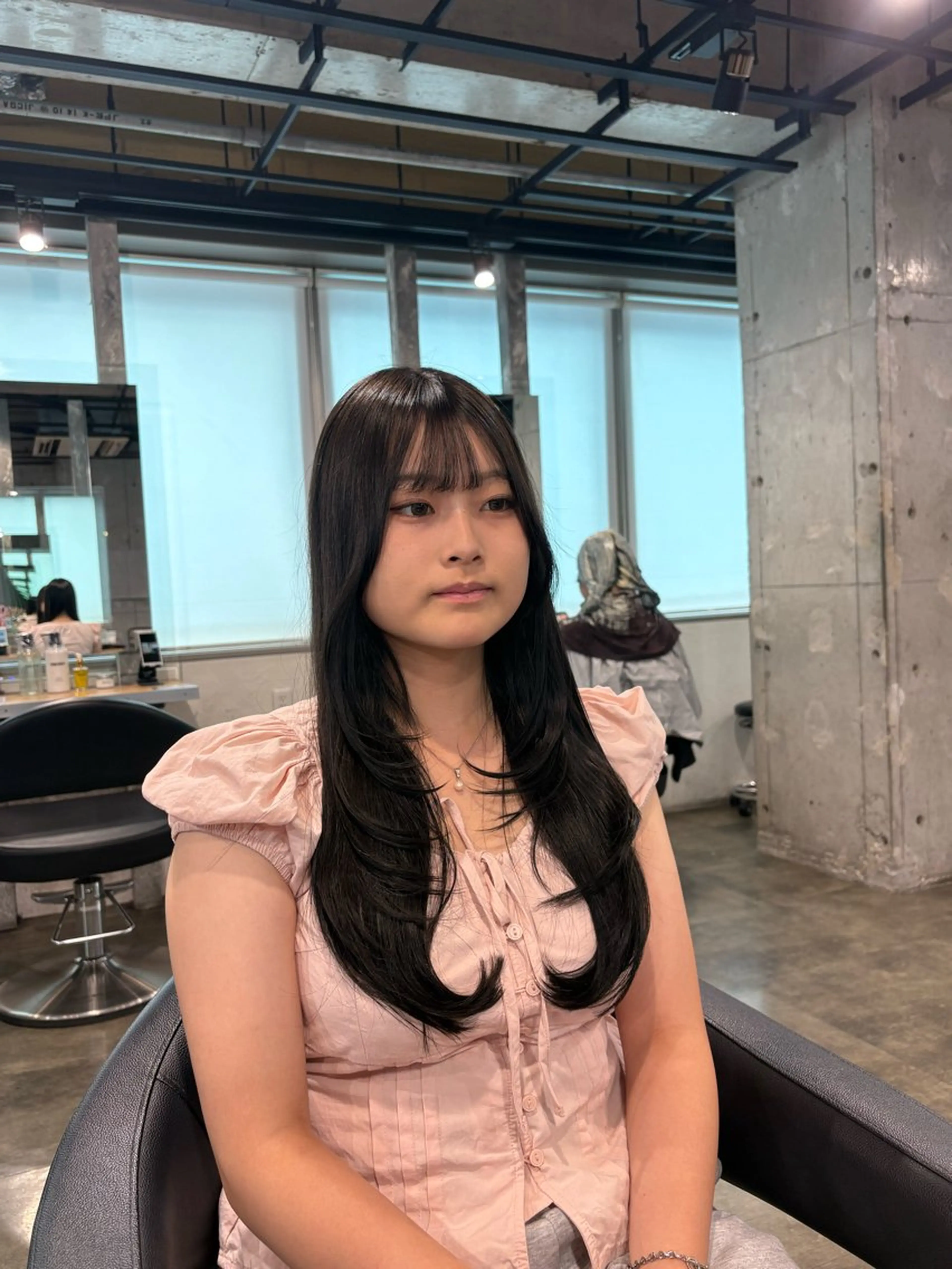 カラー カット ヘアカラー トリートメント ベージュ／ピンク【く すみカラー】レイヤーのヘアスタイル