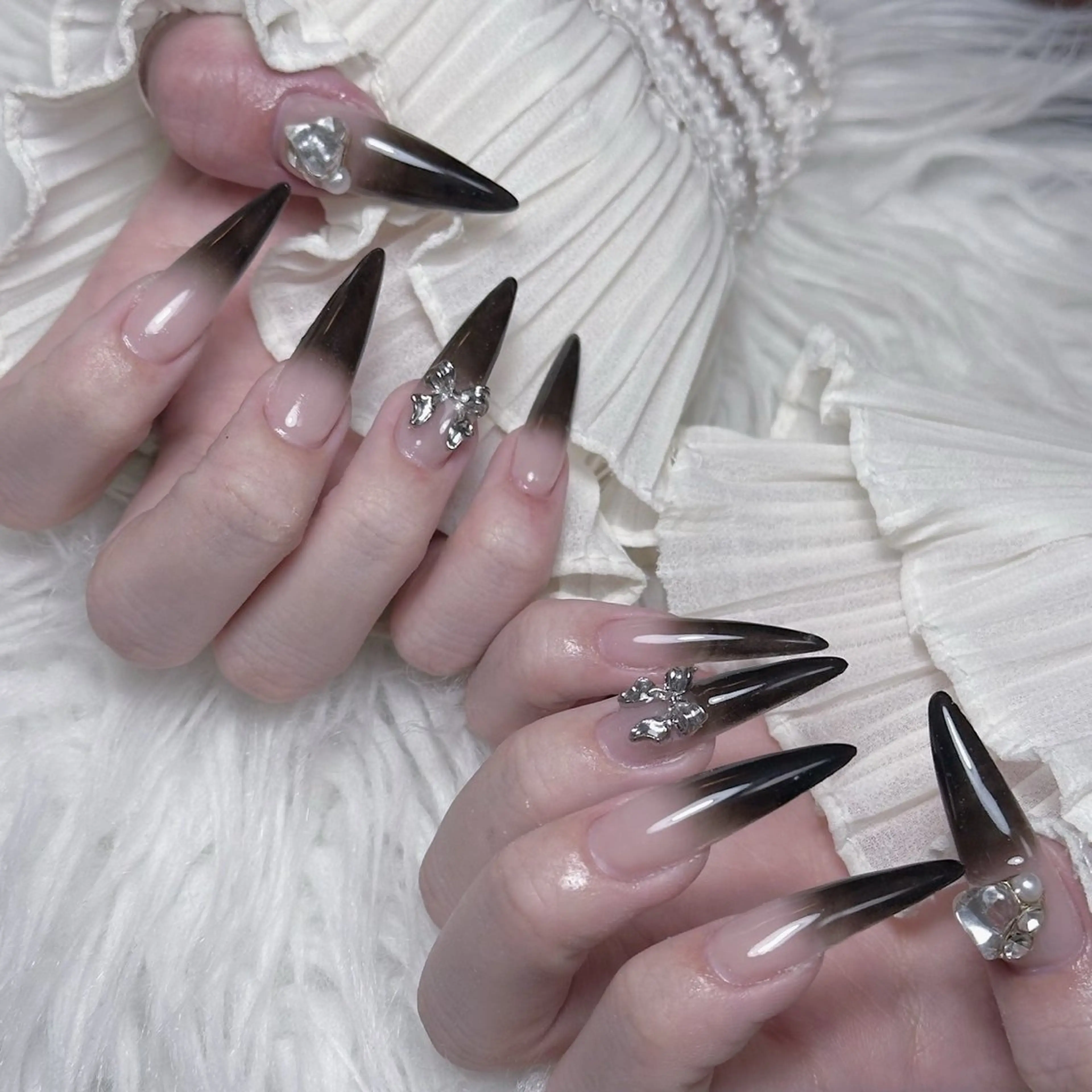 ネイル ハンドネイル ☁️Yun nail KiKi☁️のネイルデザイン