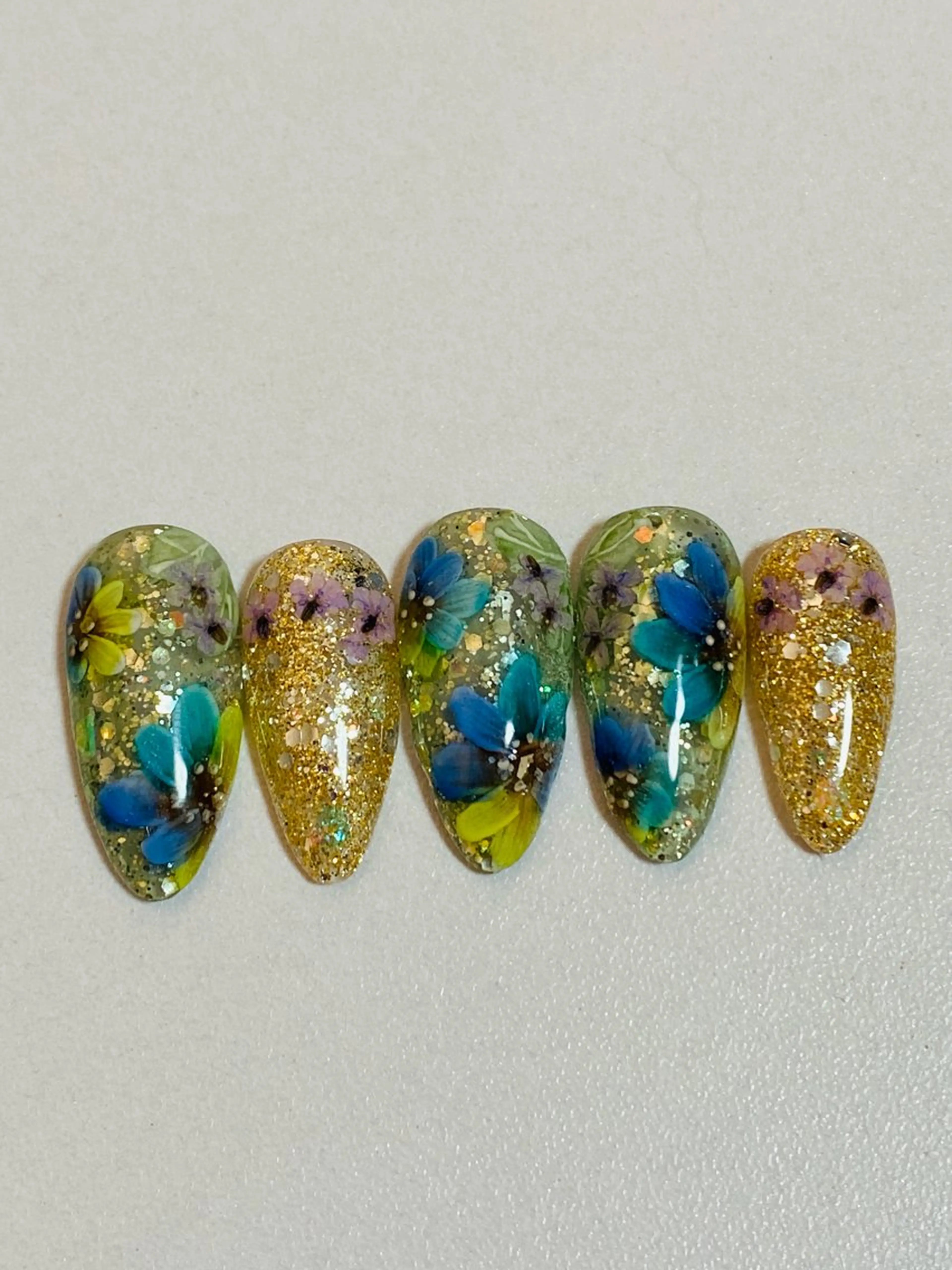 ネイル フラワーネイル ラメ(グリッター) 自宅ネイルサロン ♦️nuance♦️のネイルデザイン