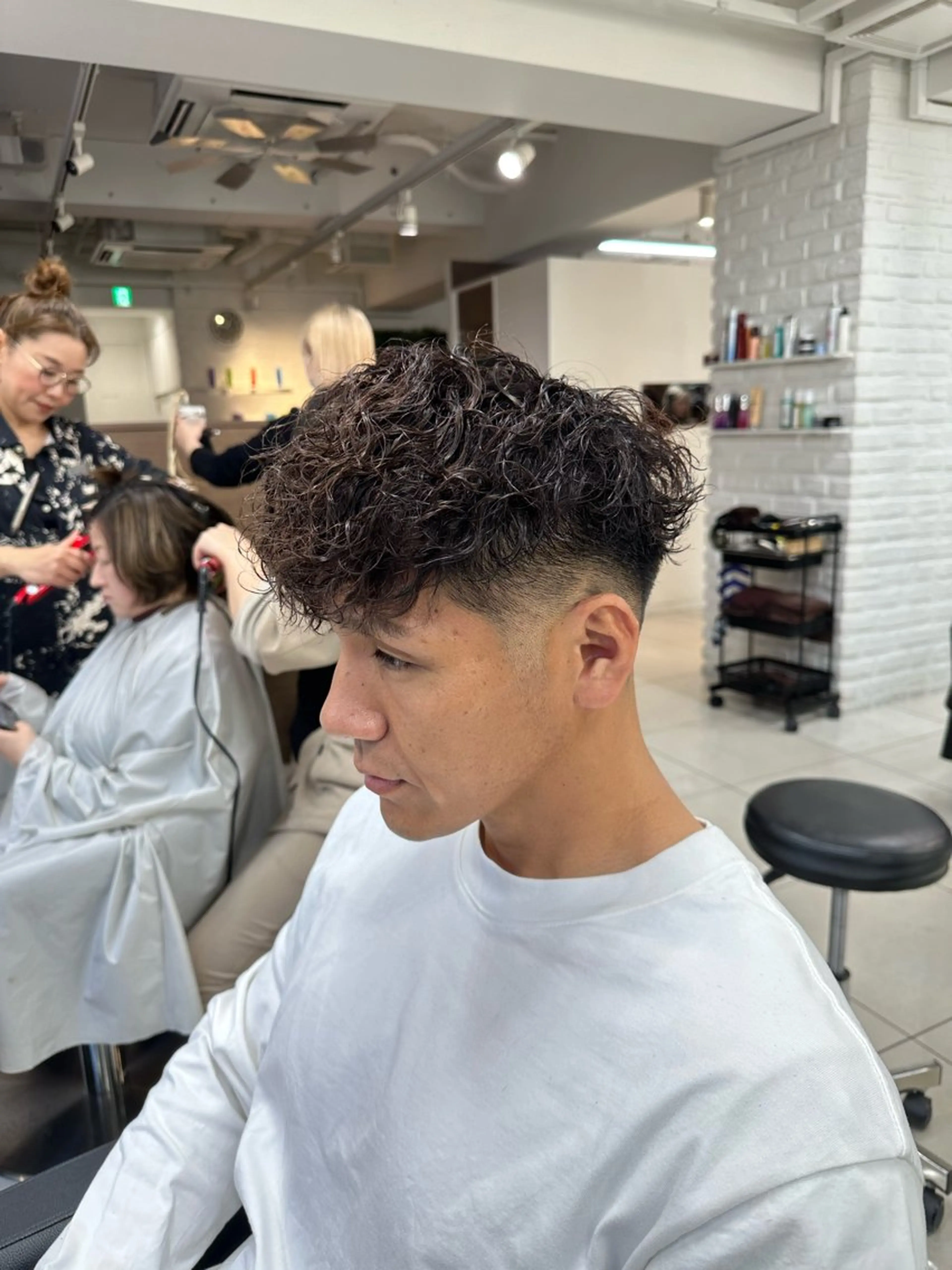 ショート パーマ メンズ スペインカール カット パーマ トリートメント フェザーパーマ職人 🪶ryosukeのヘアスタイル