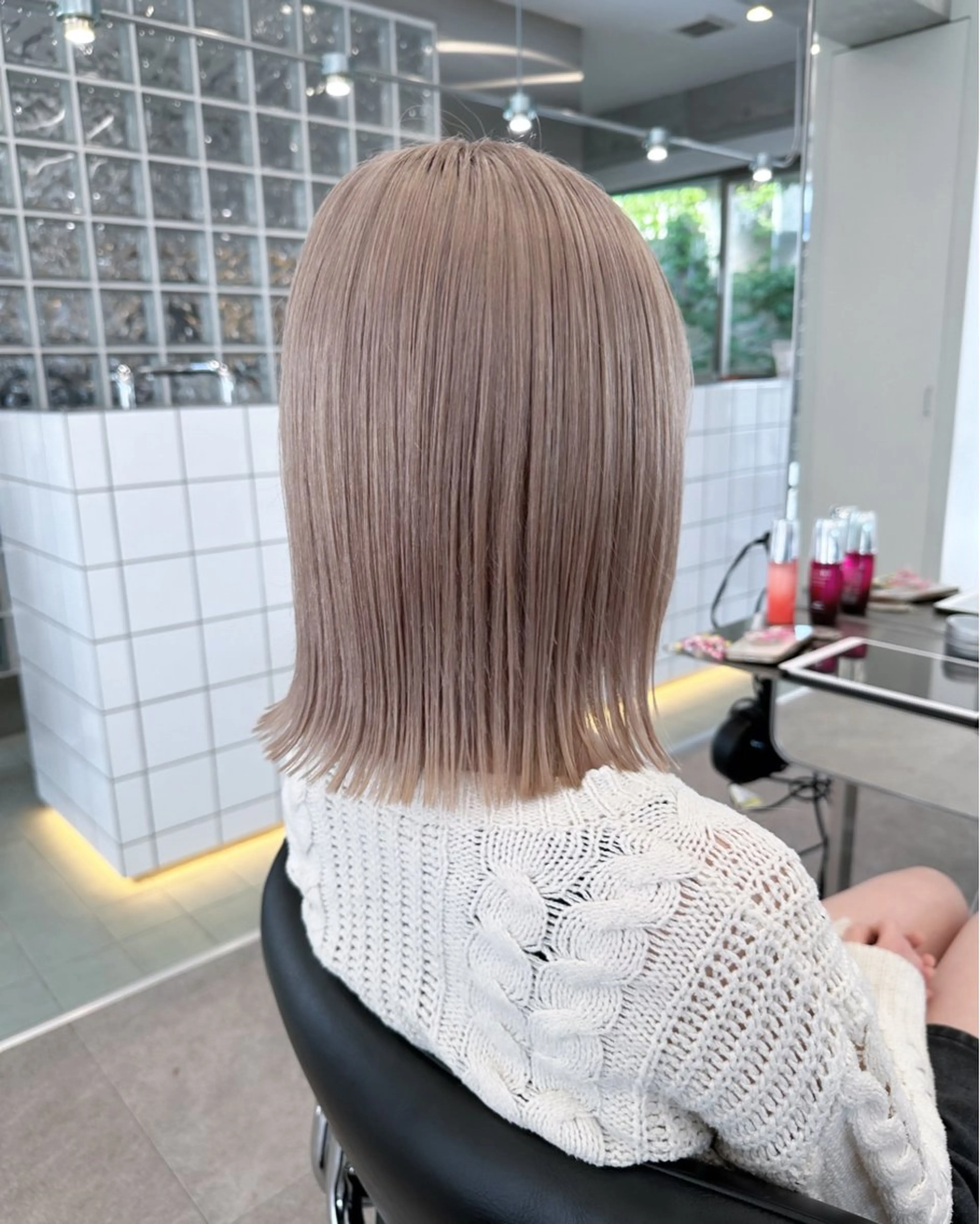 ショート カラー ベージュカラー ブリーチ ダブルカラー ハイトーンカラー ミルクティーベージュ ヘアカラー トリートメント ❣️本日ショート カット大募集❣️のヘアスタイル