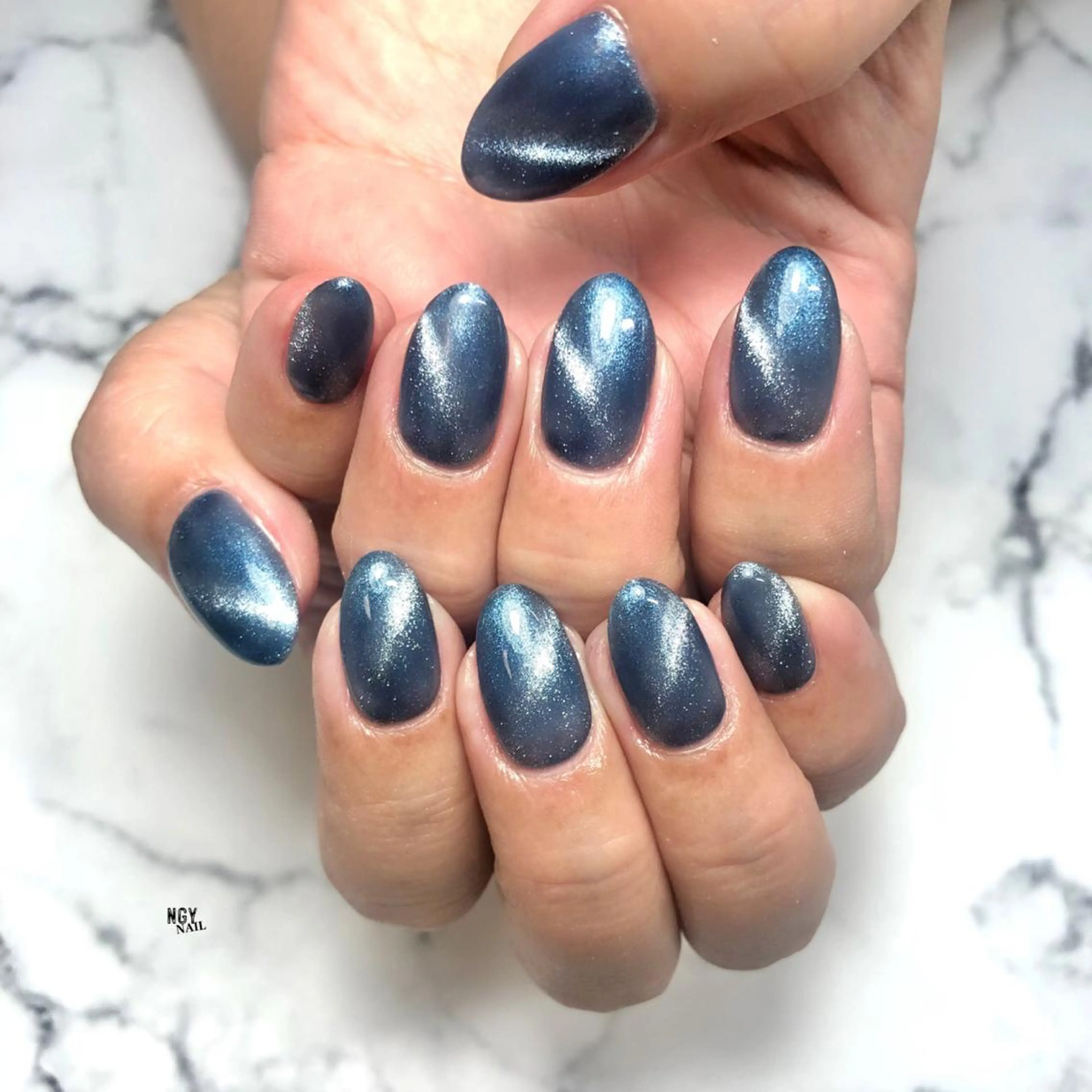 ネイル ブルー ジェルネイル ラメ(グリッター) マグネットネイル ワンカラーネイル ハンドネイル NAIL NOWのネイルデザイン