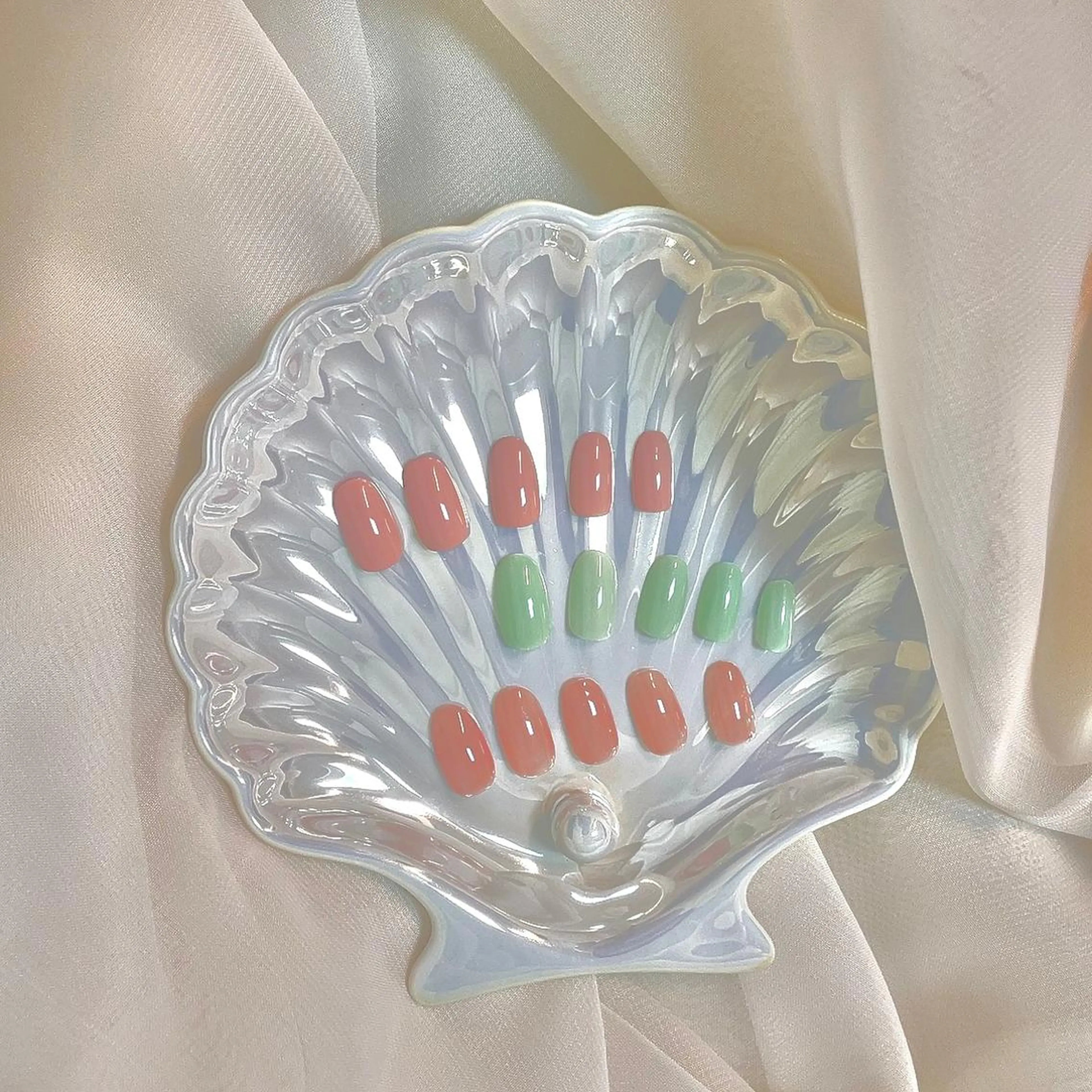 カラー ネイル ワンカラーネイル 𓂃🦢Aurora Swan🌙𓂃のネイルデザイン