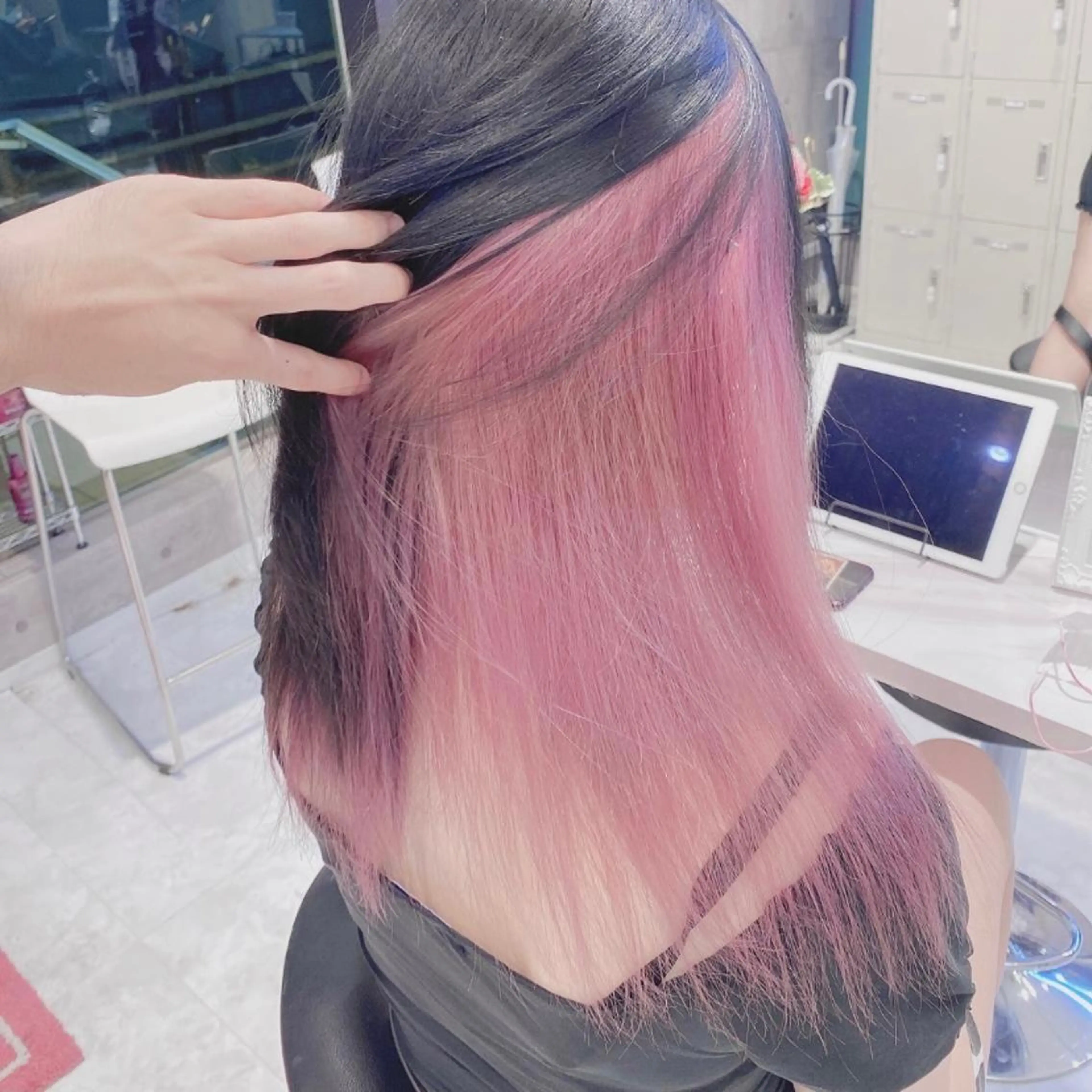 ミディアム アッシュ アッシュグレー アッシュグレージュ ミストバング ピンクブラウン ハイトーン×エクステ 💞くるみのヘアスタイル