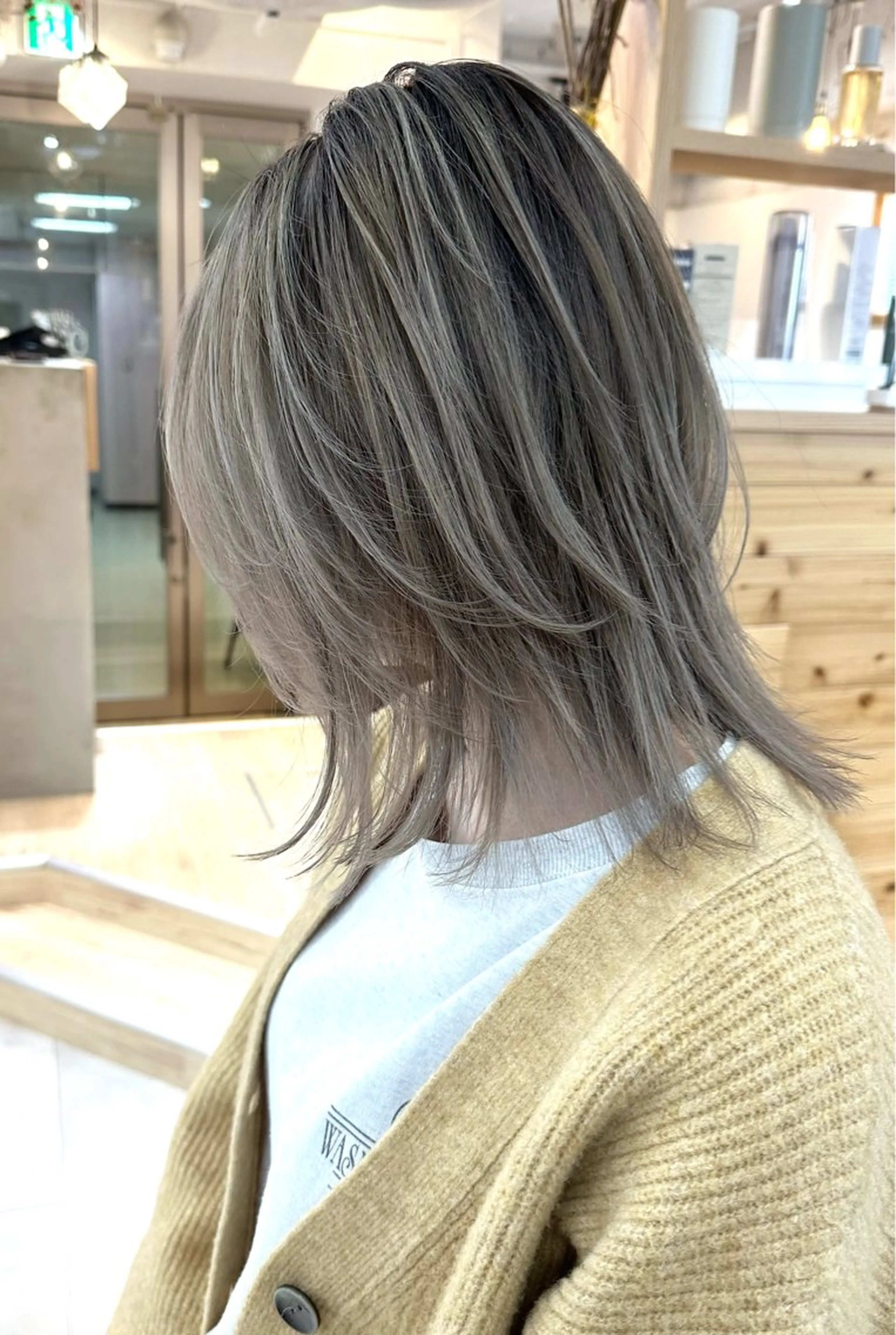 ミディアム カラー ブリーチ カット ヘアカラー トリートメント 木下大地 HAIR  Oneのヘアスタイル