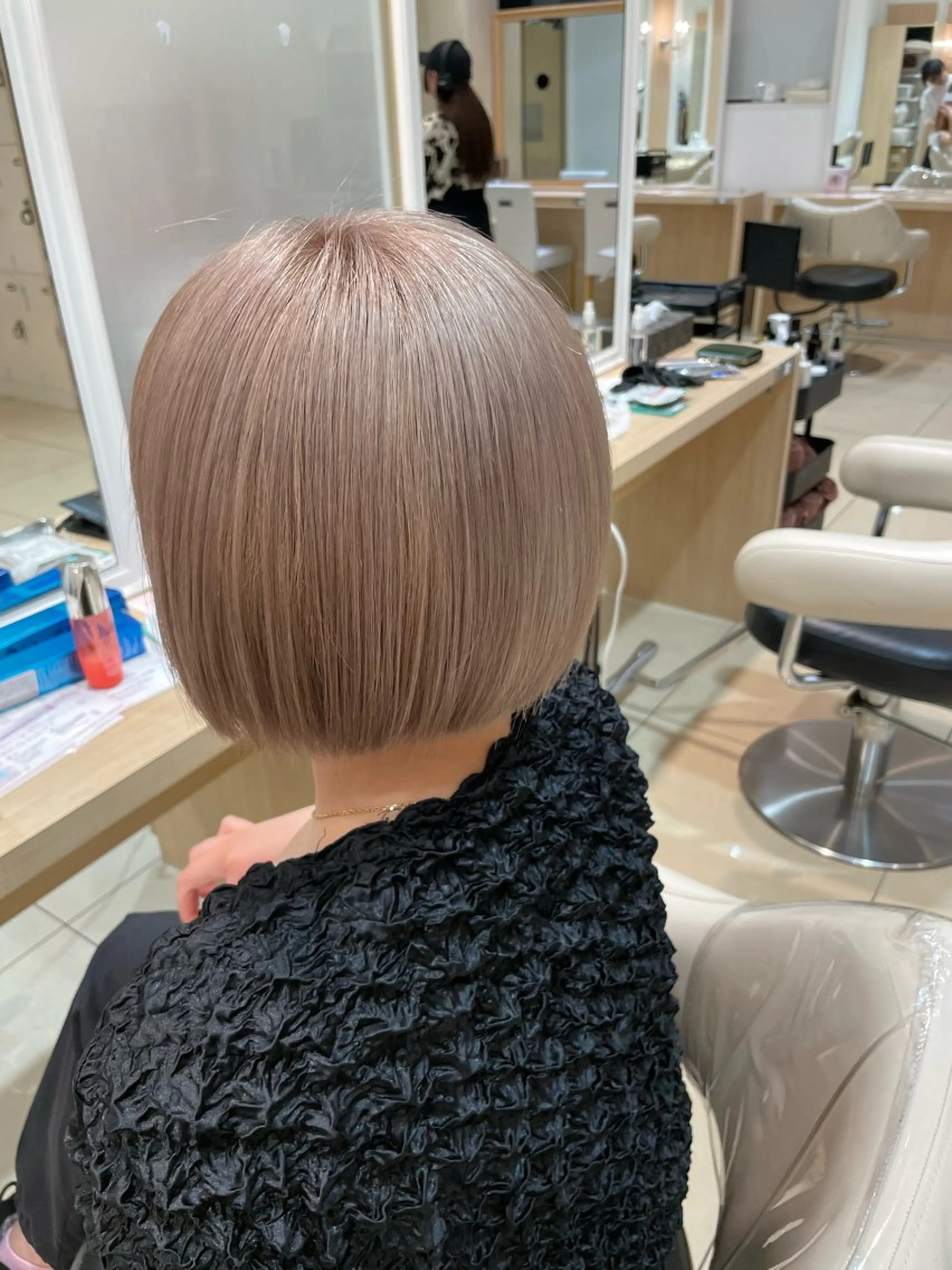 ショート カラー ブリーチ ✩𝐴𝑠ℎ 中目黒 浦野 遥‎✩*｡のヘアスタイル