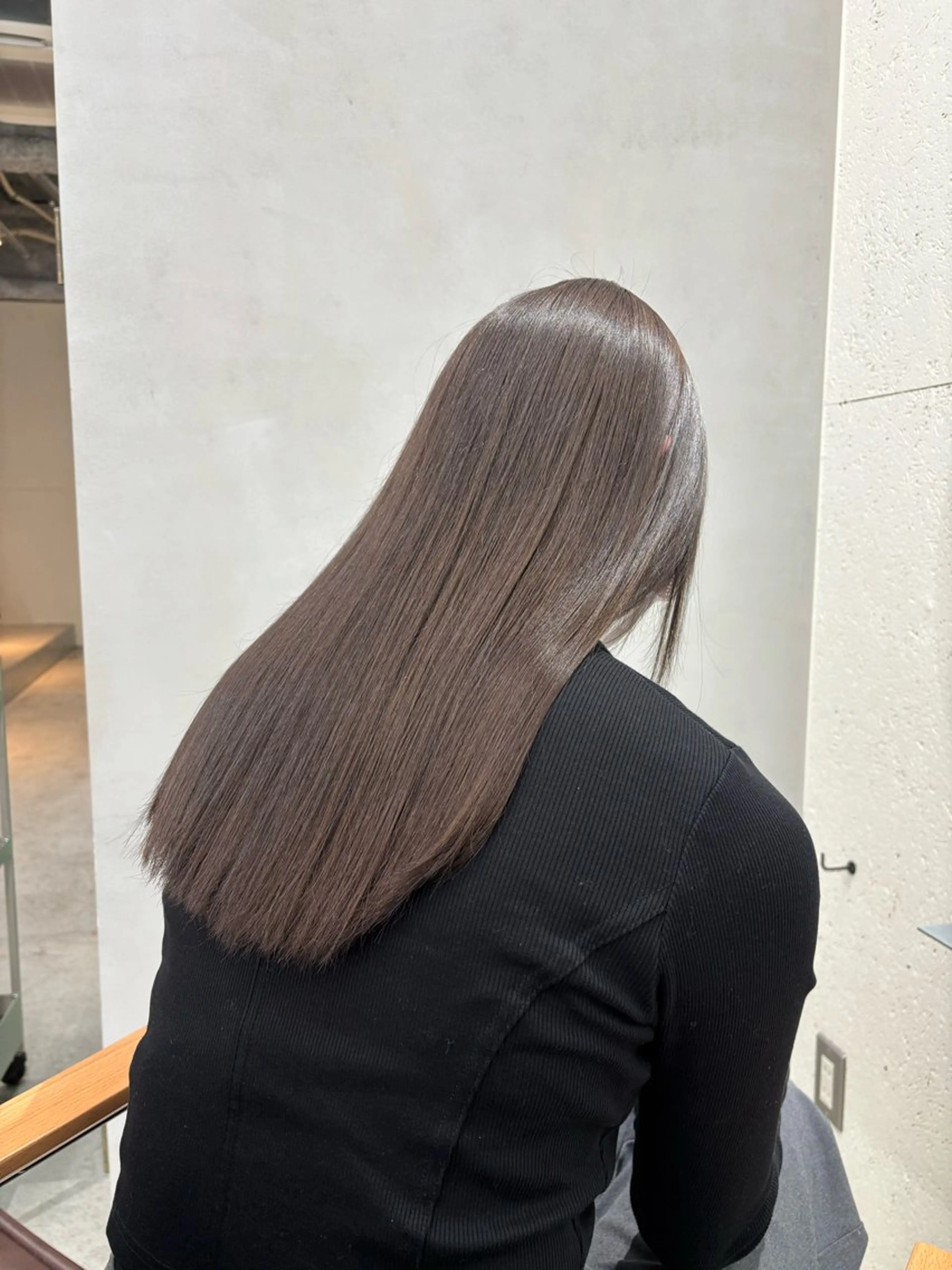 ミディアム カラー グレージュ ヘアカラー トリートメント ヘッドスパ ヘアセット オカベ ショウマのヘアスタイル