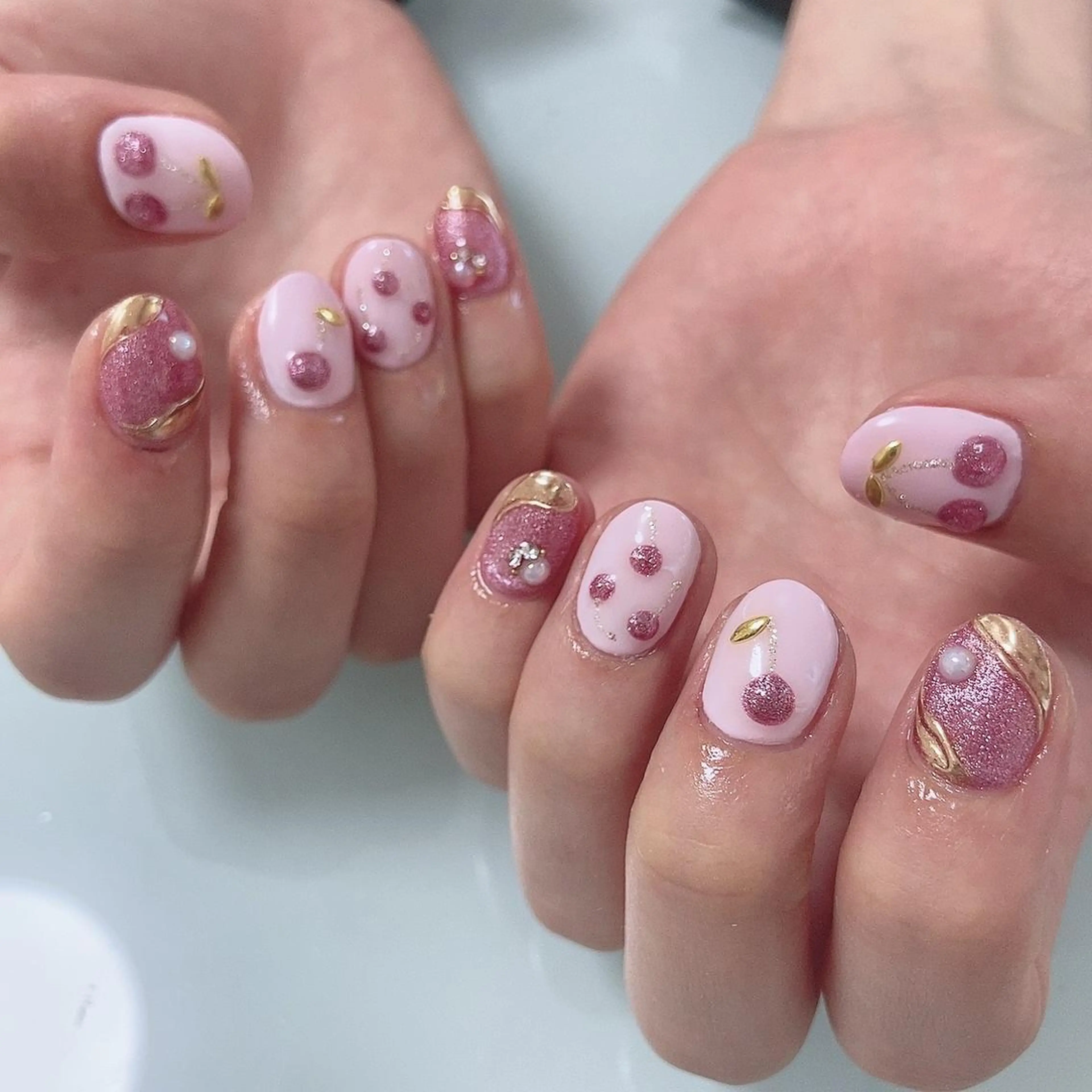 ネイル ハンドネイル LOUISE CRYSTALのネイルデザイン