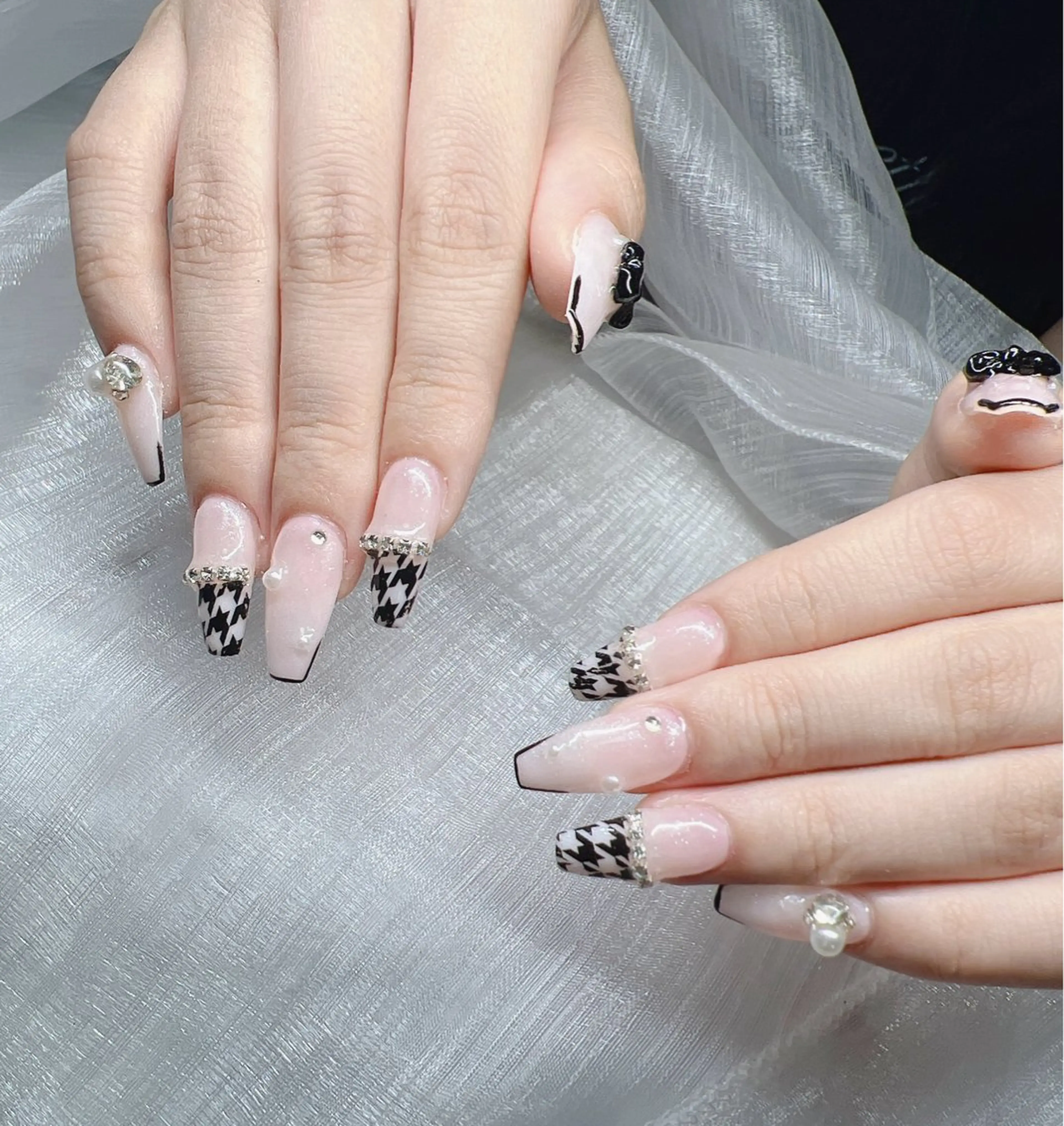 ネイル 長さ出し グラデーション 卒業式 キラキラネイル マグネットネイル ハンドネイル Lee Nailsのネイルデザイン