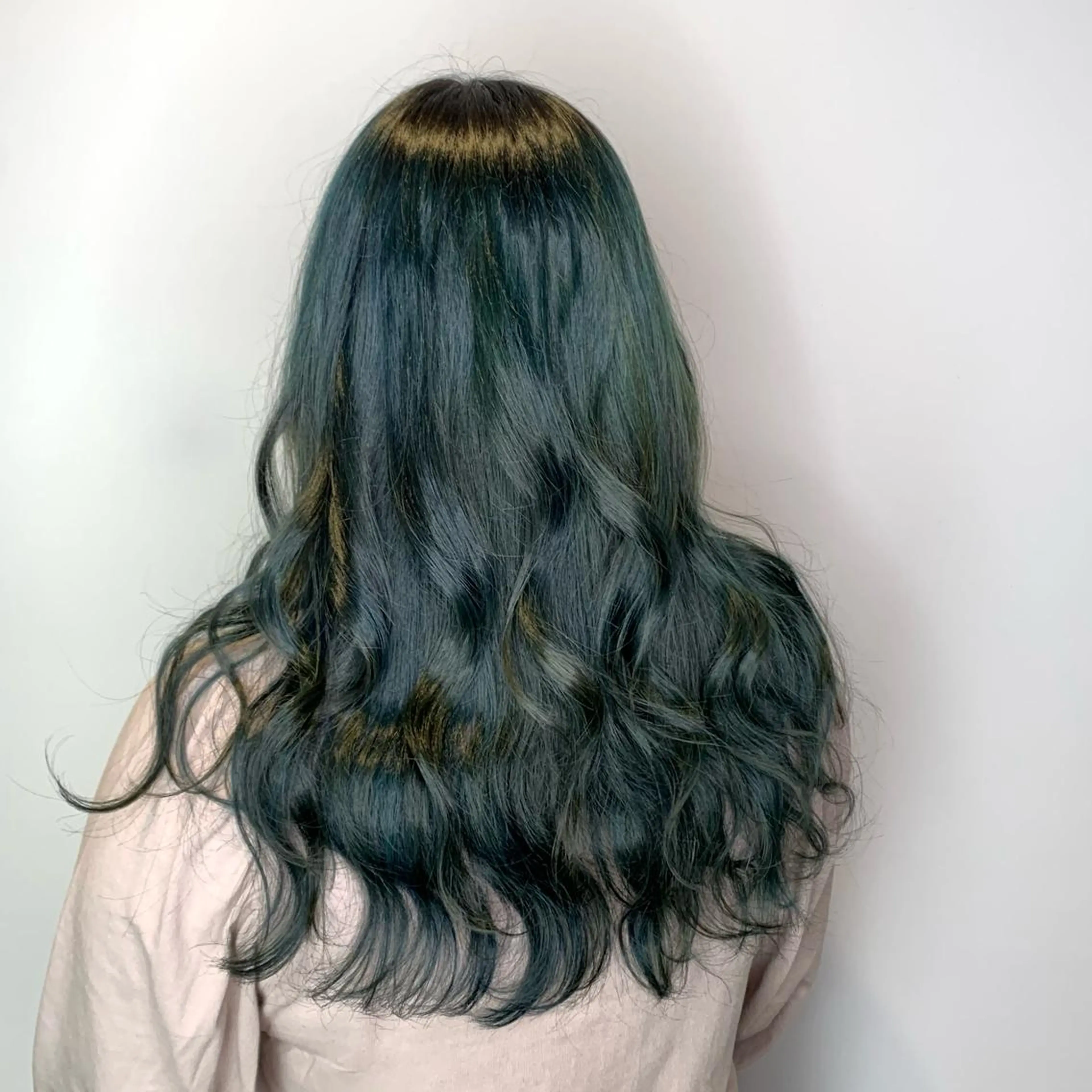 ロング カラー エメラルドグリーン ヘアカラー RIGO hair所属・トクシ ーのヘアスタイル