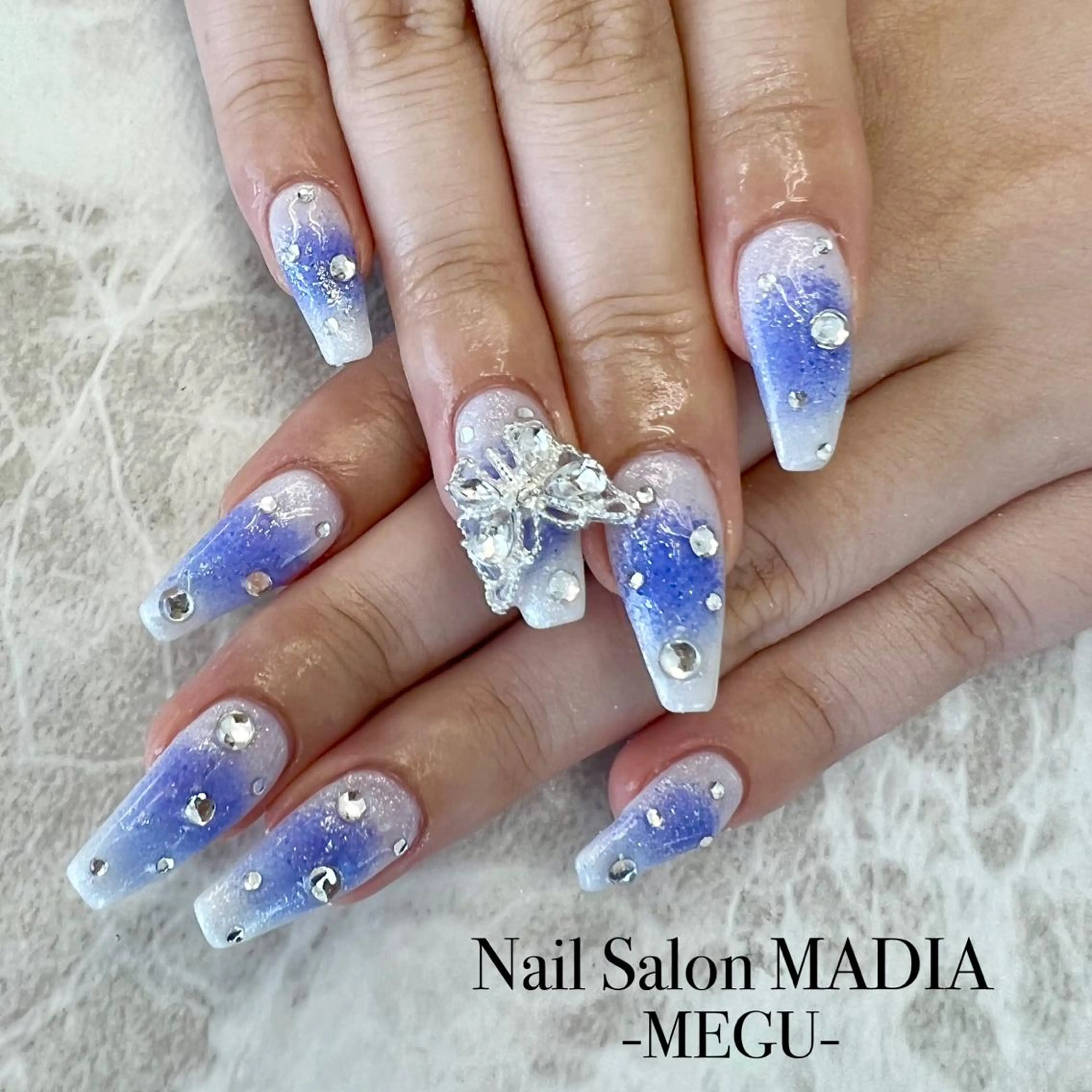 ネイル MADIA藤沢所属・MADIA MEGUのネイルデザイン