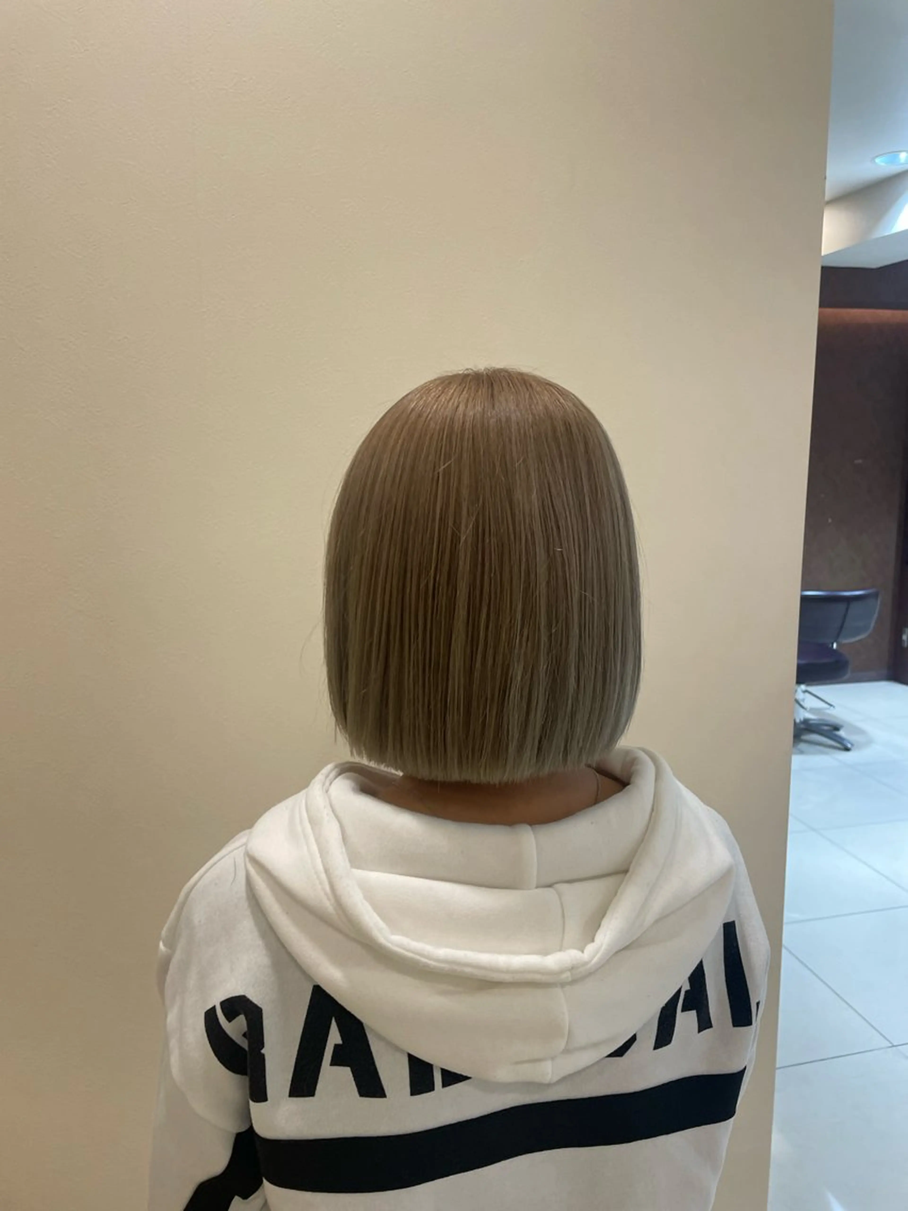 カラー 伊藤 綾のヘアスタイル