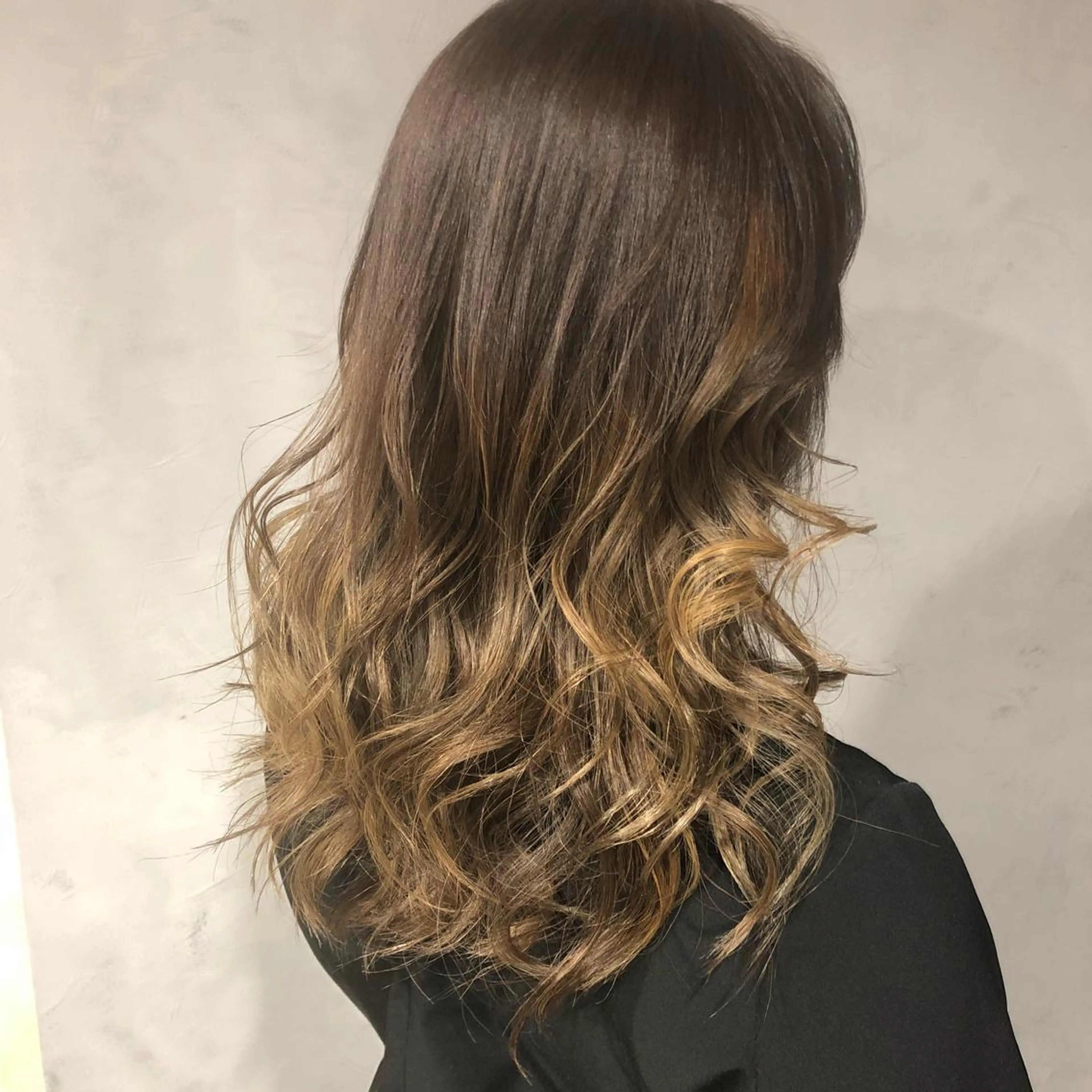 セミロング レイヤーカット ヘアカラー 南都 良太のヘアスタイル