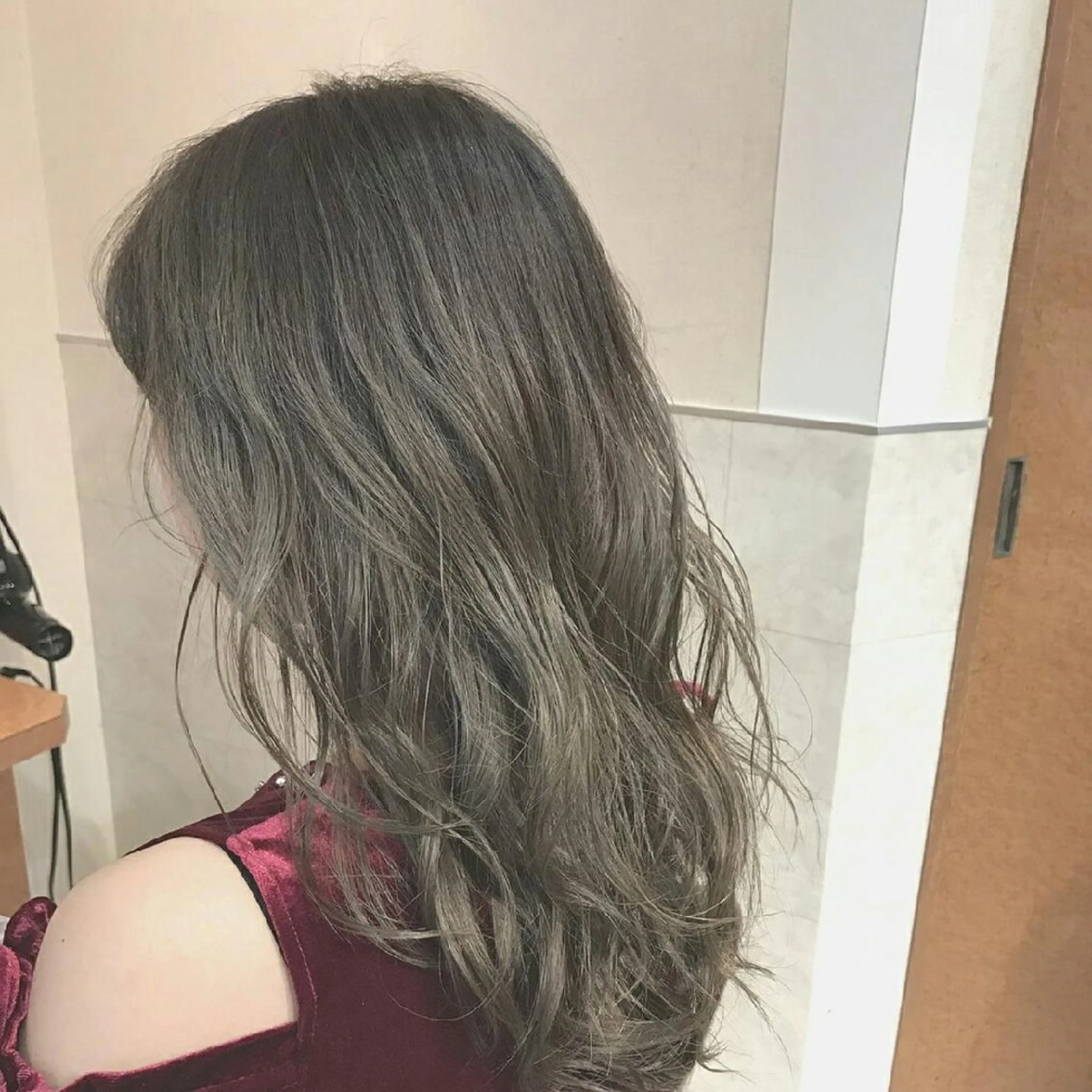 セミロング ロング カラー ブルーカラー ブルージュ グレージュ ハイライトカラー ハイライト TRUNS髪質改善所属・100%髪質改善特化 TRUNSのヘアスタイル