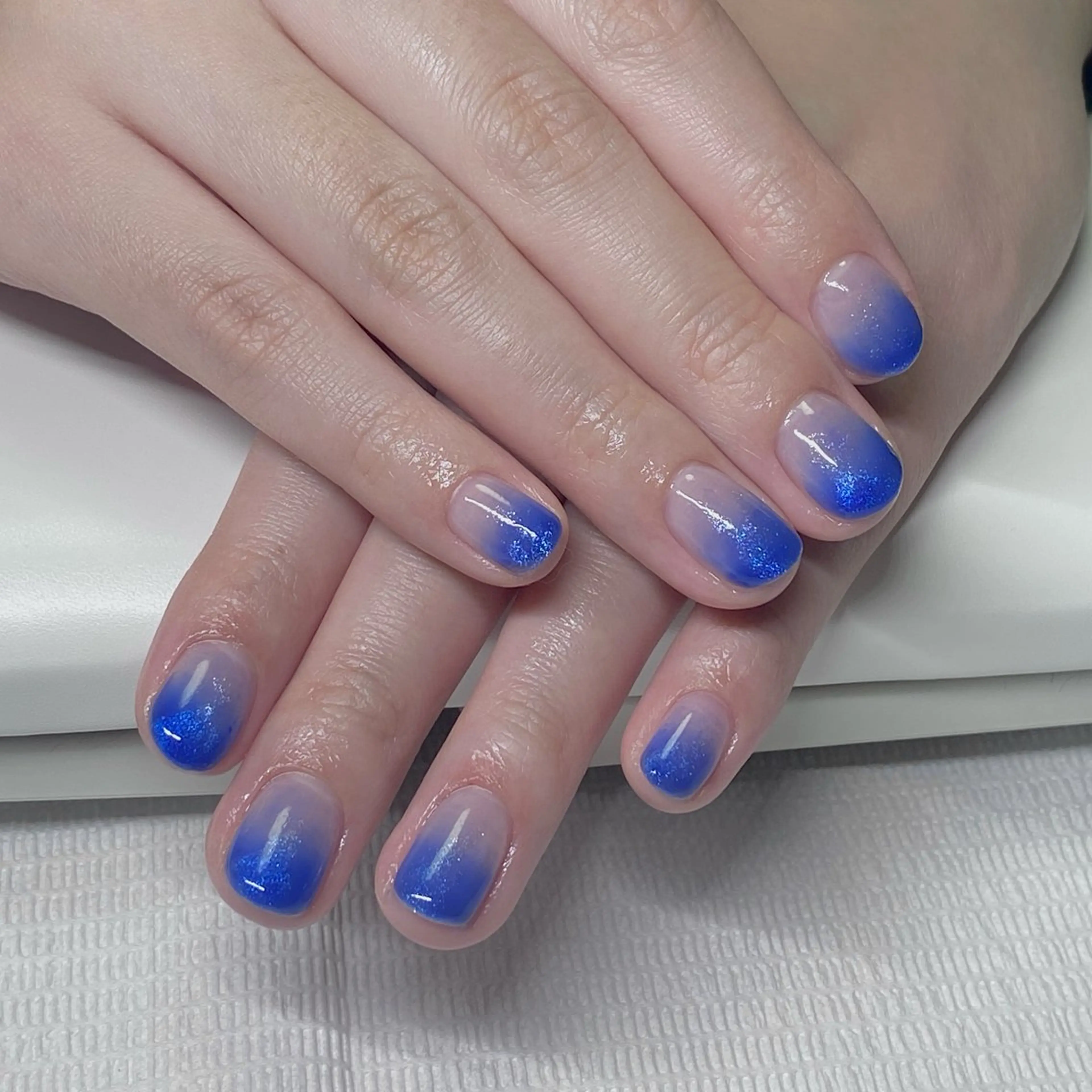ネイル ブルー グラデーション ラメ(グリッター) Millé nail(ミレネイル)所属・Millé nail /MIKUのネイルデザイン