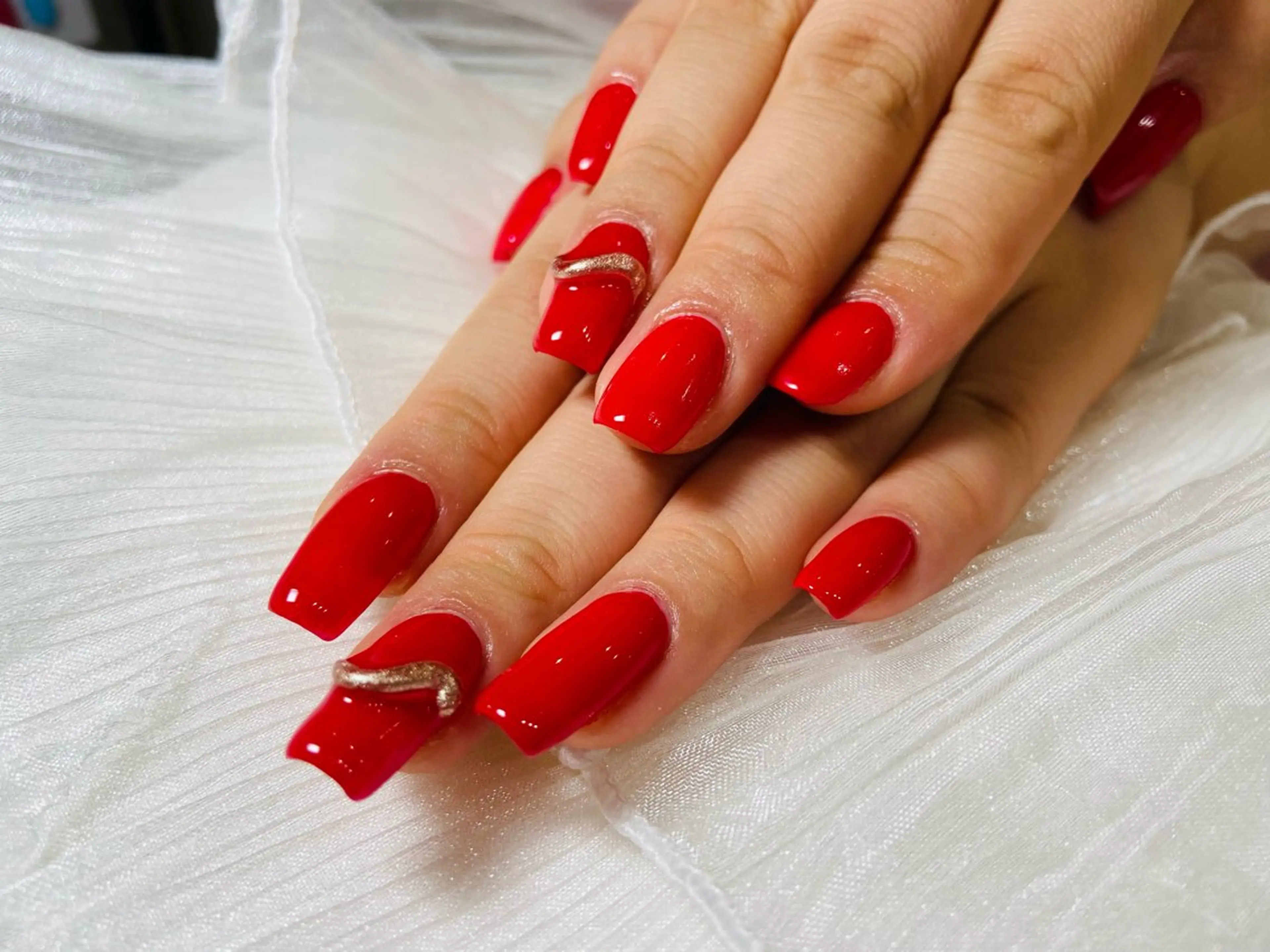 ネイル ゴールド 赤色 冬ネイル クリスマス A-nail あずさ　閉店のネイルデザイン