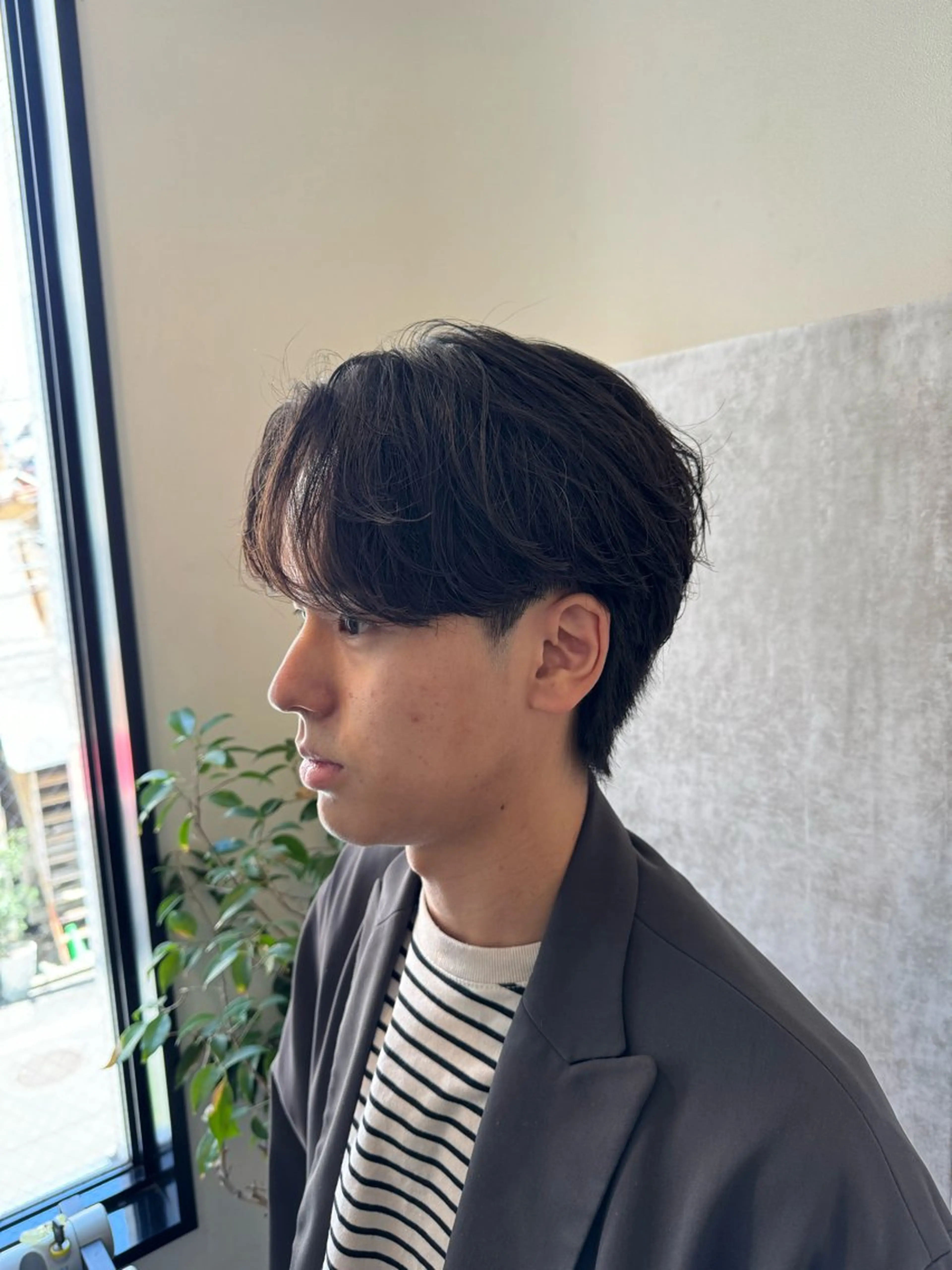 メンズ パーマ ラウンドマッシュシャ ドウニュアンスパーマのヘアスタイル