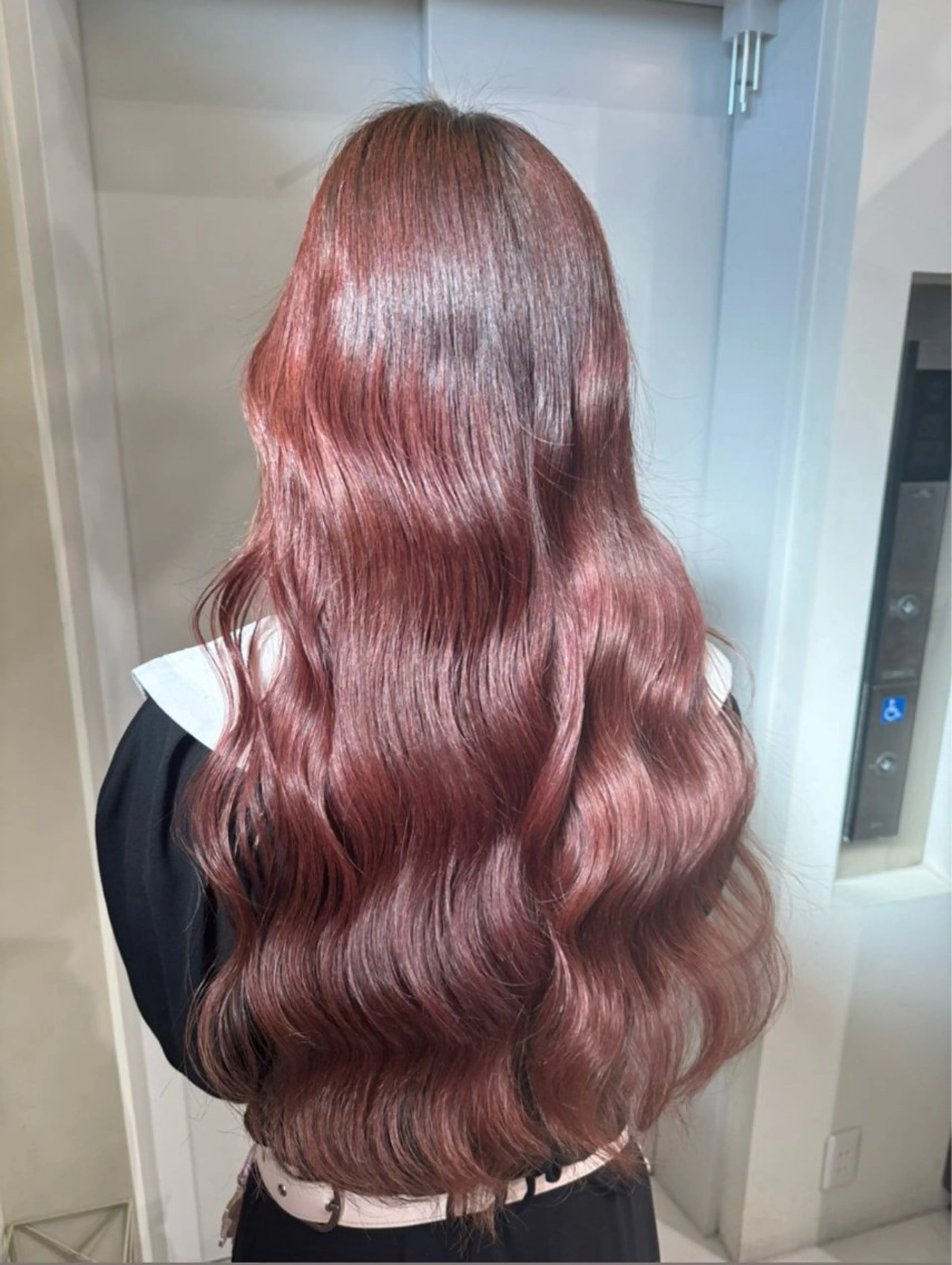 ロング ヘアカラー 髪質改善ピンクカラー 💞はな🫧🎀のヘアスタイル