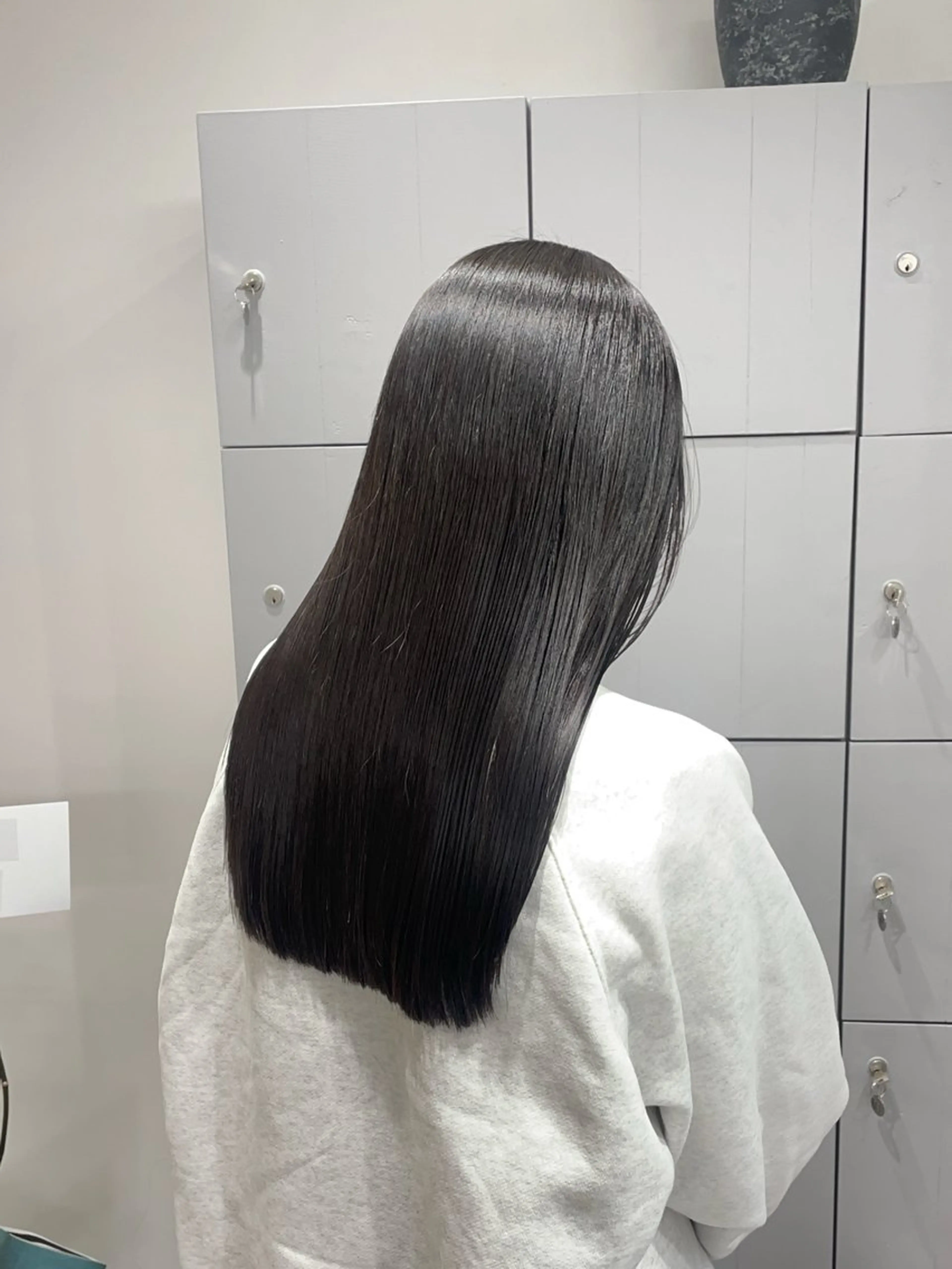 ミディアム カット 縮毛矯正 トリートメント イヤリングカラー/ アレンジ/篠崎渚彩のヘアスタイル