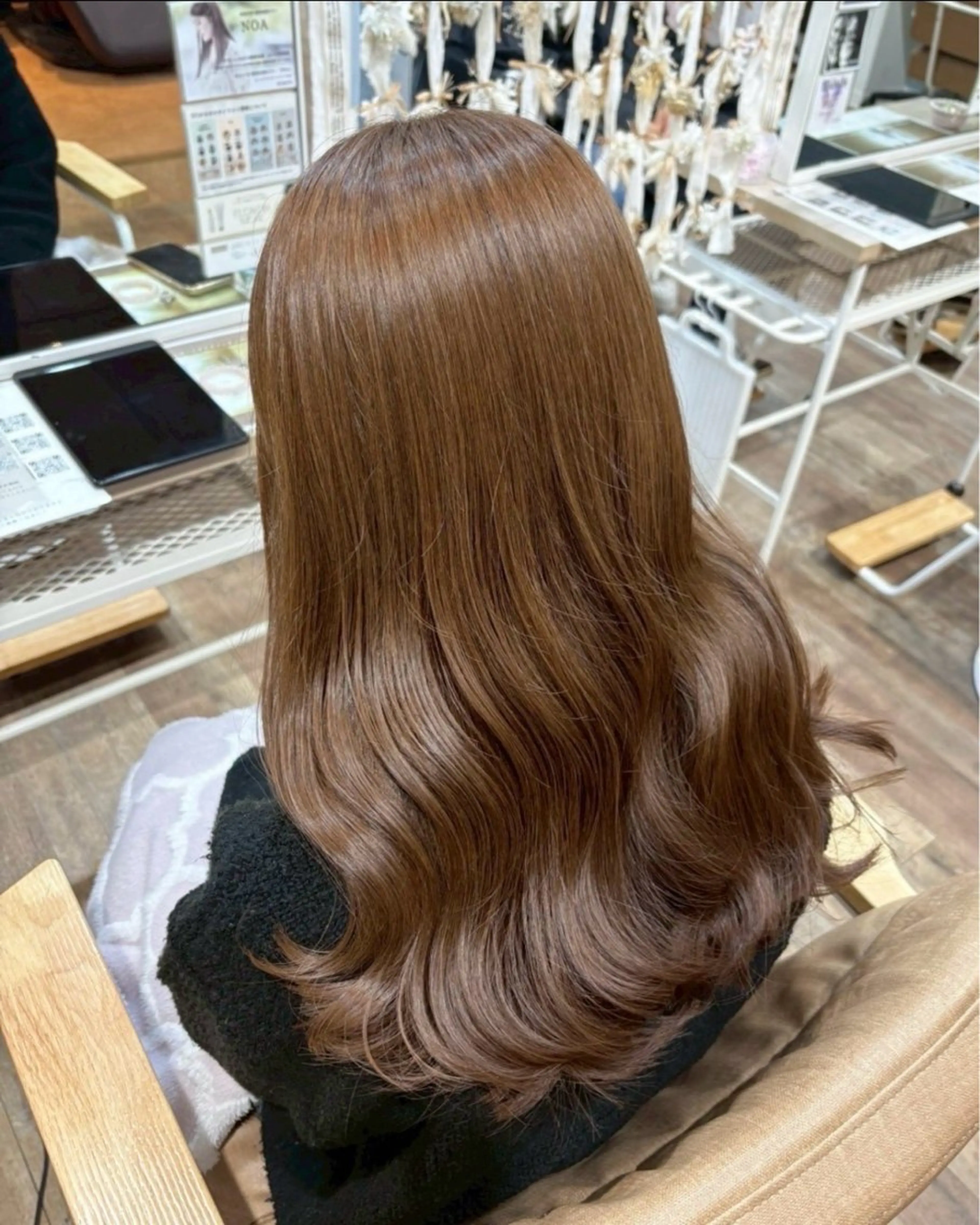 カット&艶々ブラウンカラー&ダメージケアトリートメント(お家で使えるトリートメント付)🧴の写真