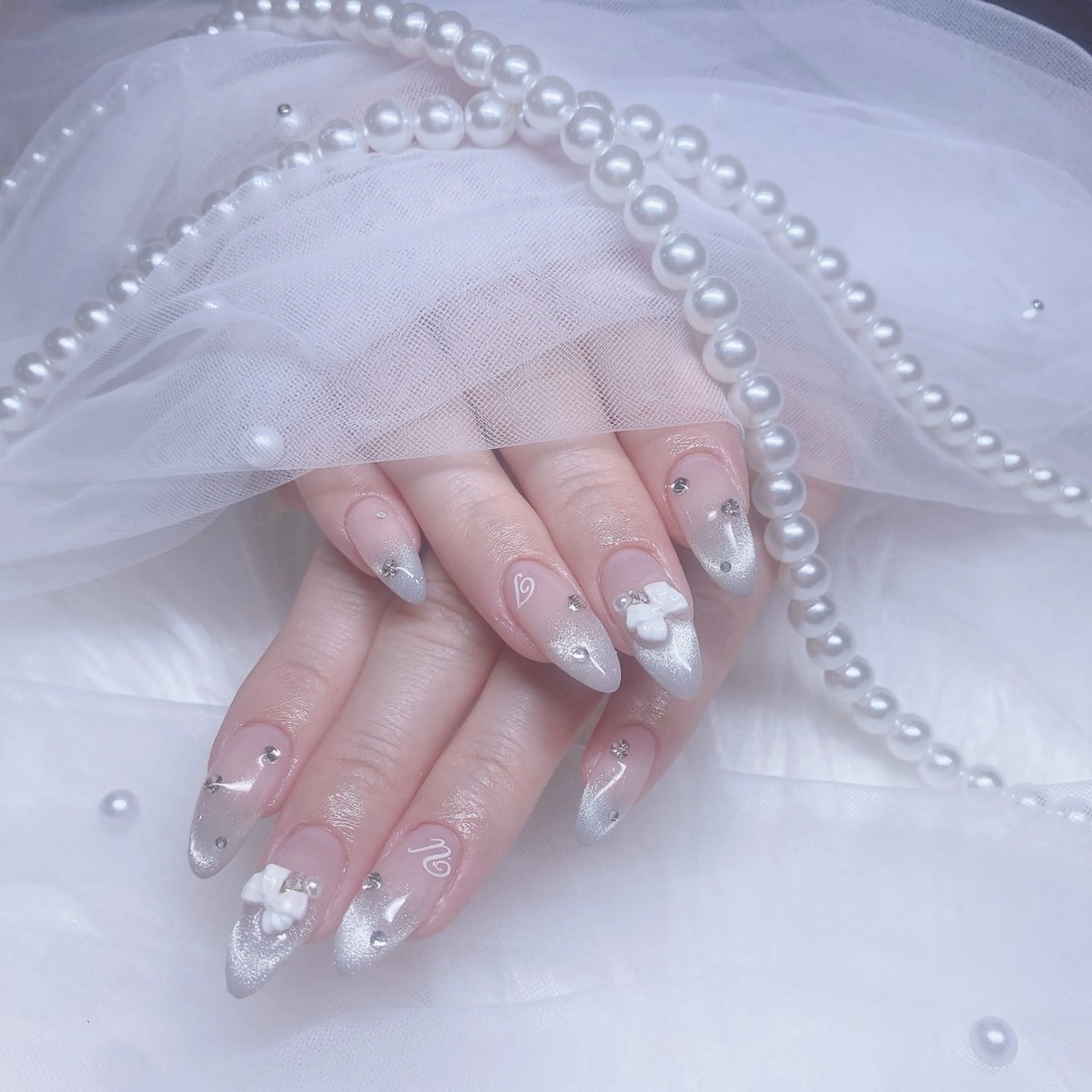 ネイル グラデーション キラキラネイル 水色 ハンドネイル aba nail 🤍 yunaのネイルデザイン