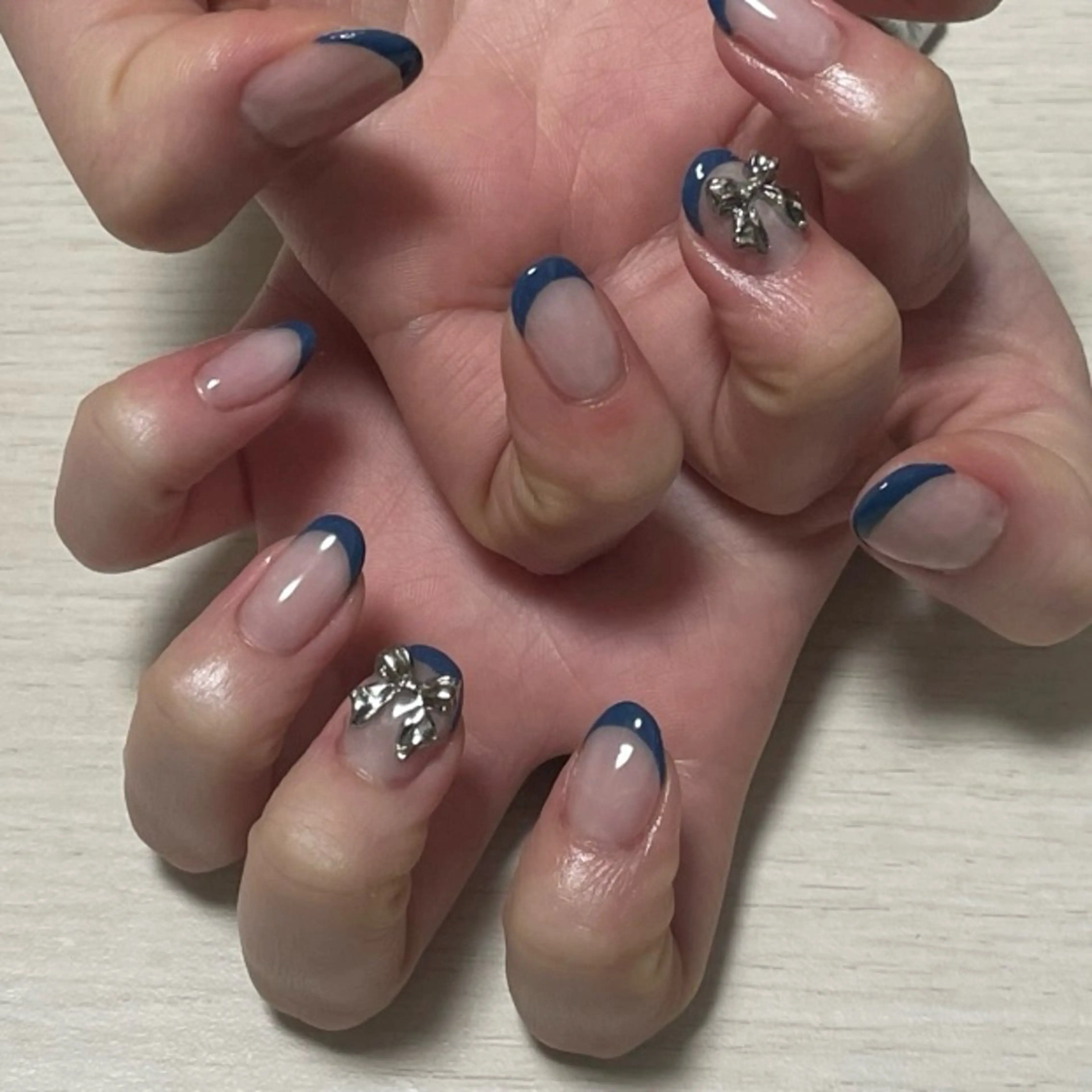 ネイル ブルー フレンチネイル ハンドネイル 🦋hana / nail / AOのネイルデザイン