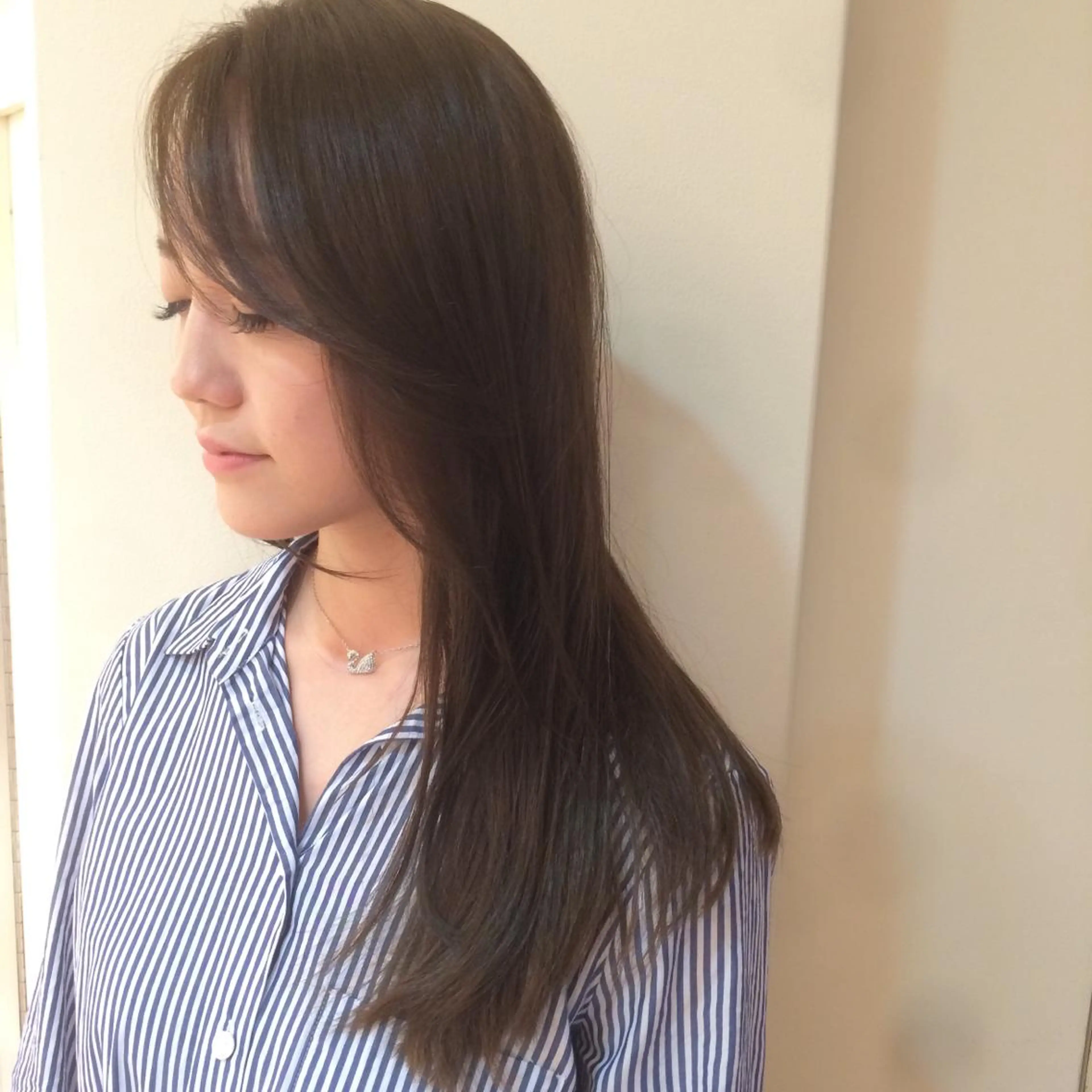 セミロング カラー ブルーカラー ブルージュ イルミナカラー トリートメント ReMix 新宿店所属・タジマ ヤスヒサのヘアスタイル