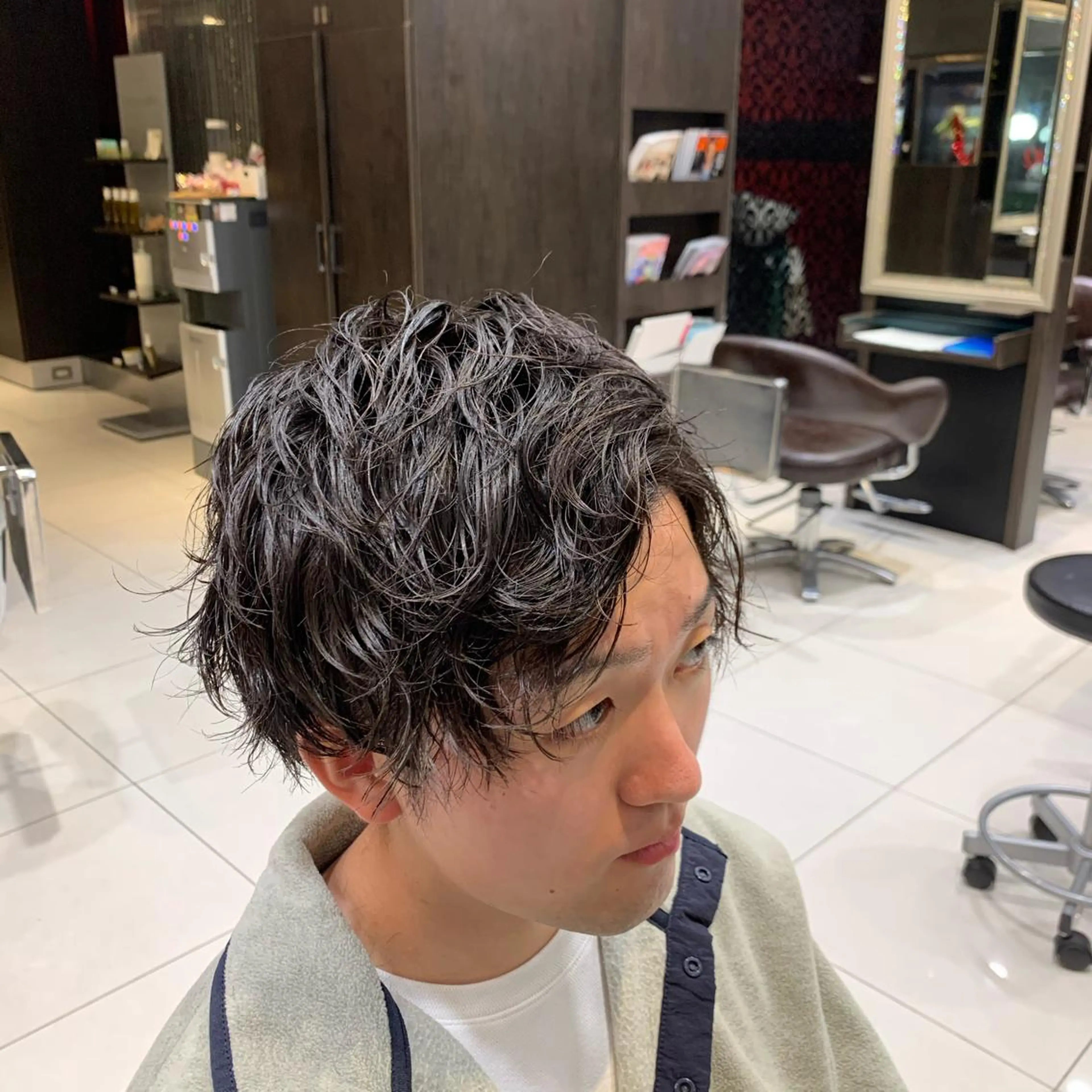 ミディアム パーマ メンズ カット パーマ 岡本 勇輝のヘアスタイル
