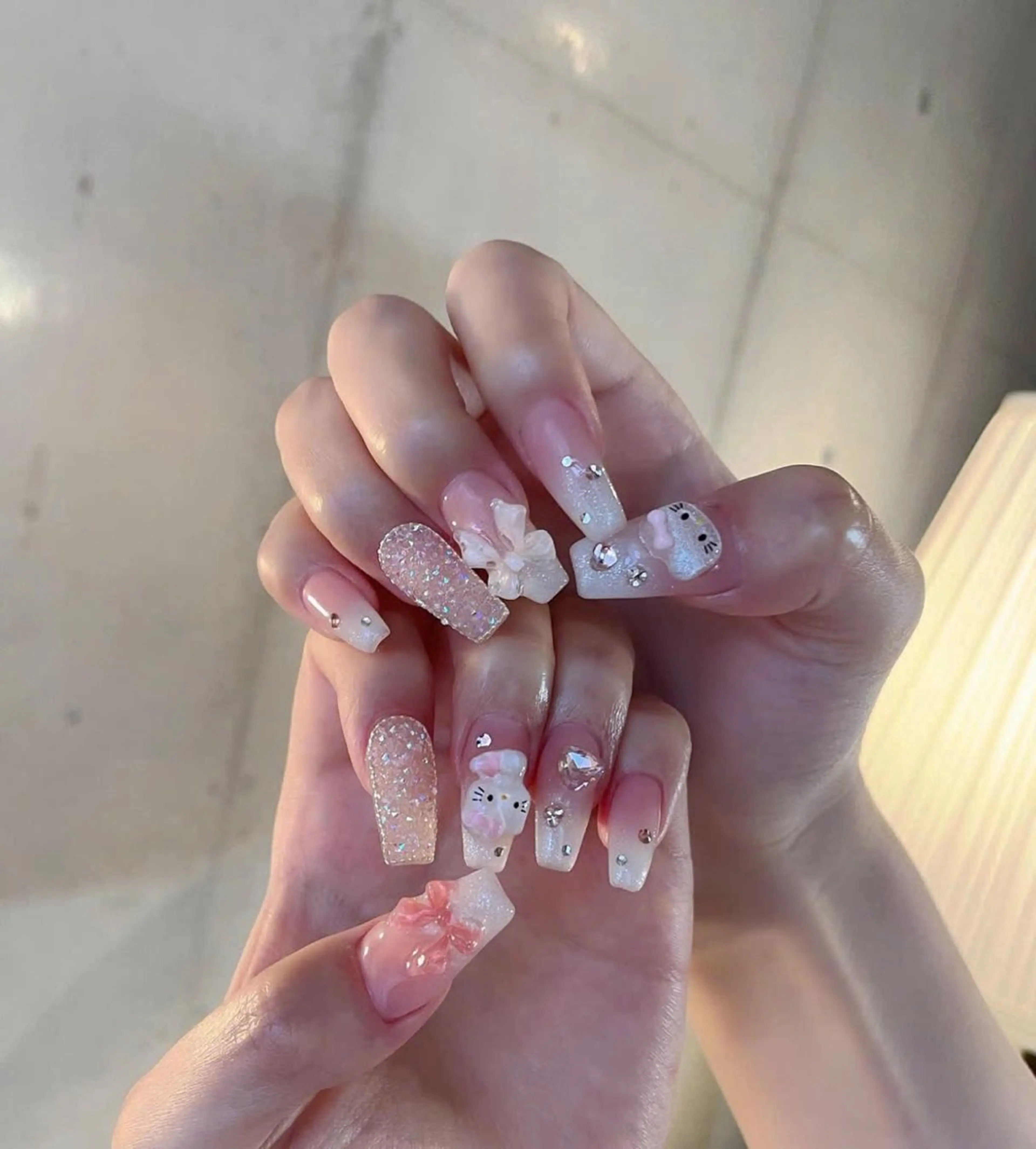 ネイル フラッシュネイル フレンチネイル グラデーション キラキラネイル 韓国ネイル ハンドネイル Lyna Nail のネイルデザイン