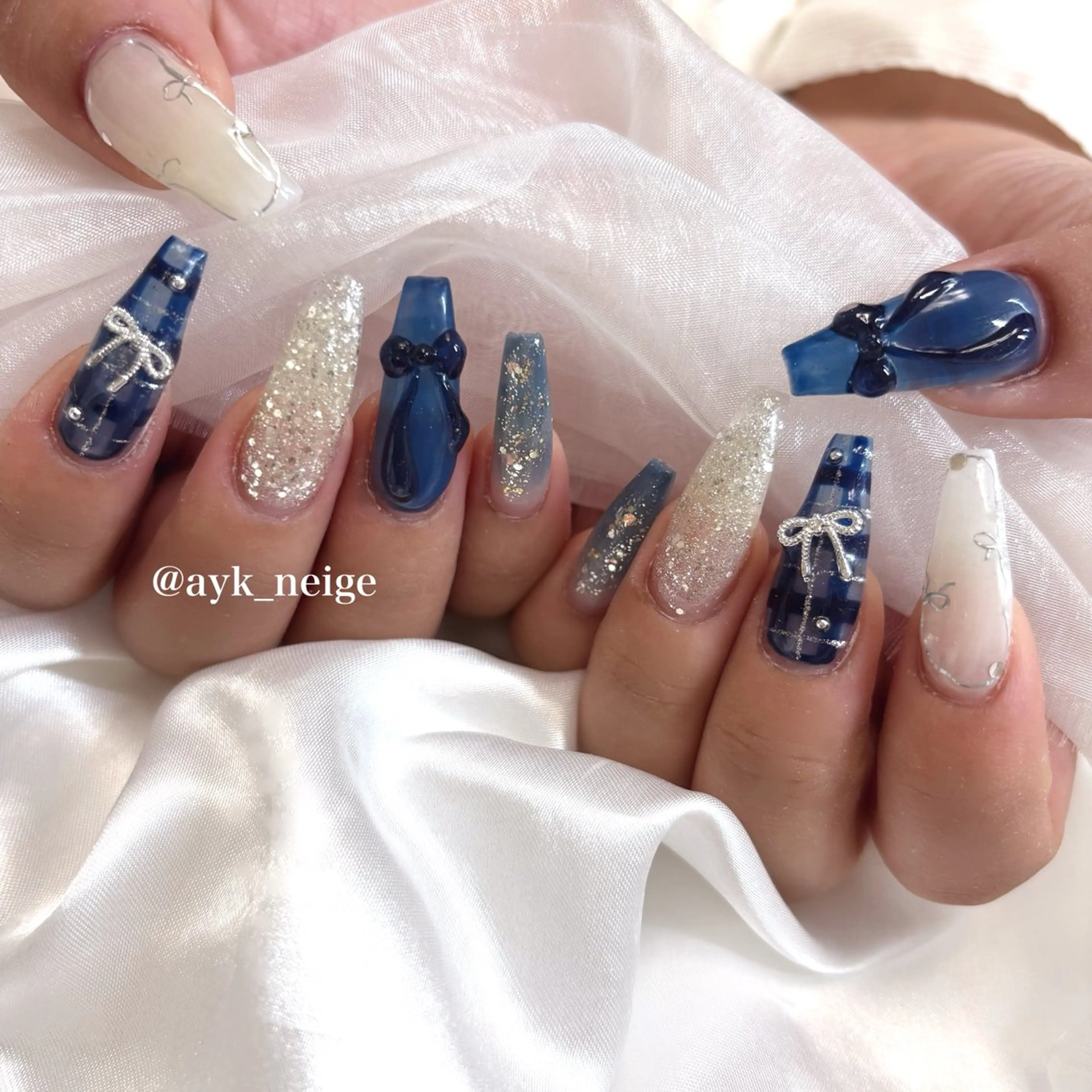 ネイル フットネイル キラキラネイル 韓国ネイル リボン シンプルネイル n'eige nail所属・大谷 綾香のネイルデザイン