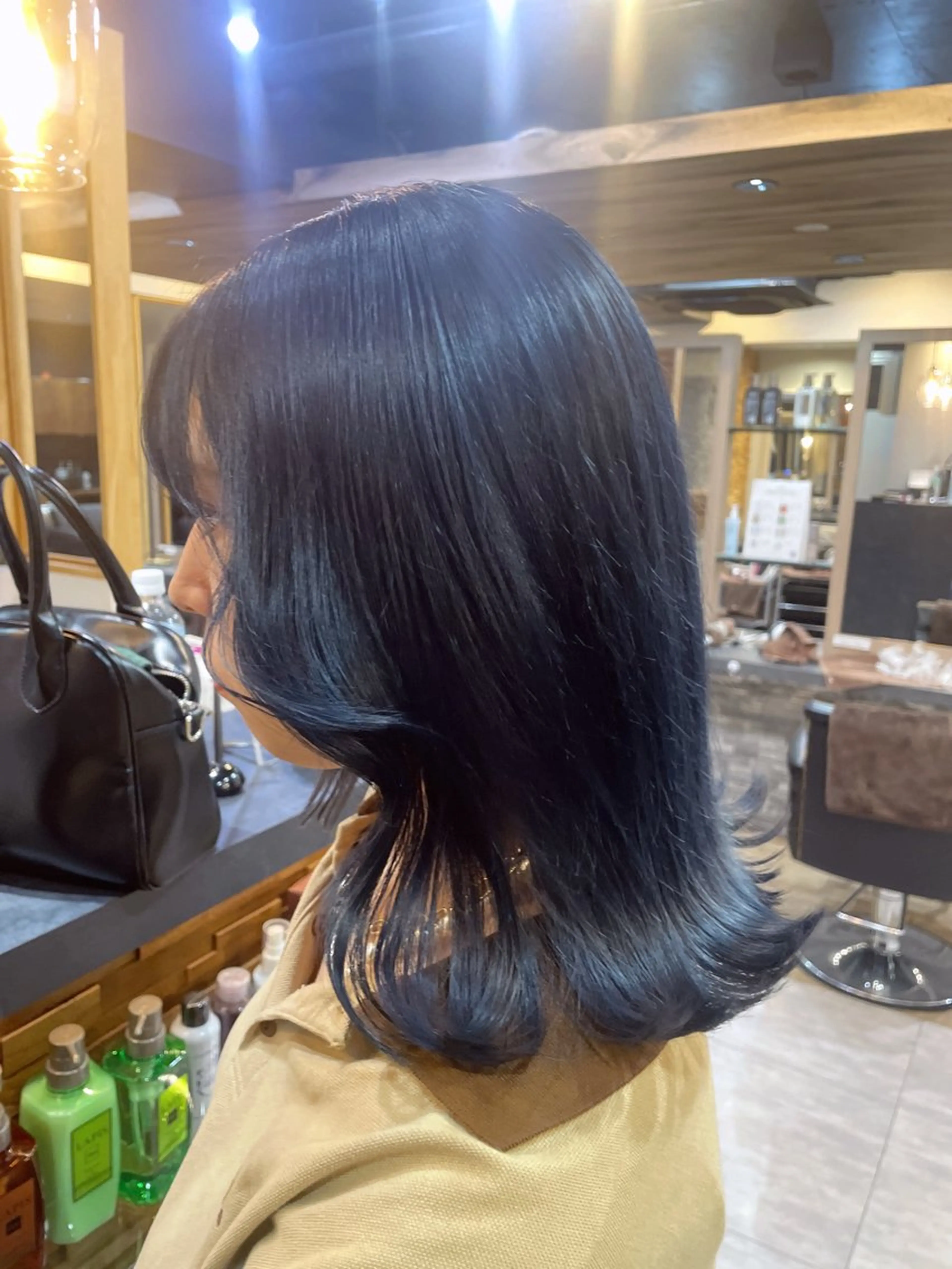 ミディアム lapis  Rie シールエクハイトーンのヘアスタイル