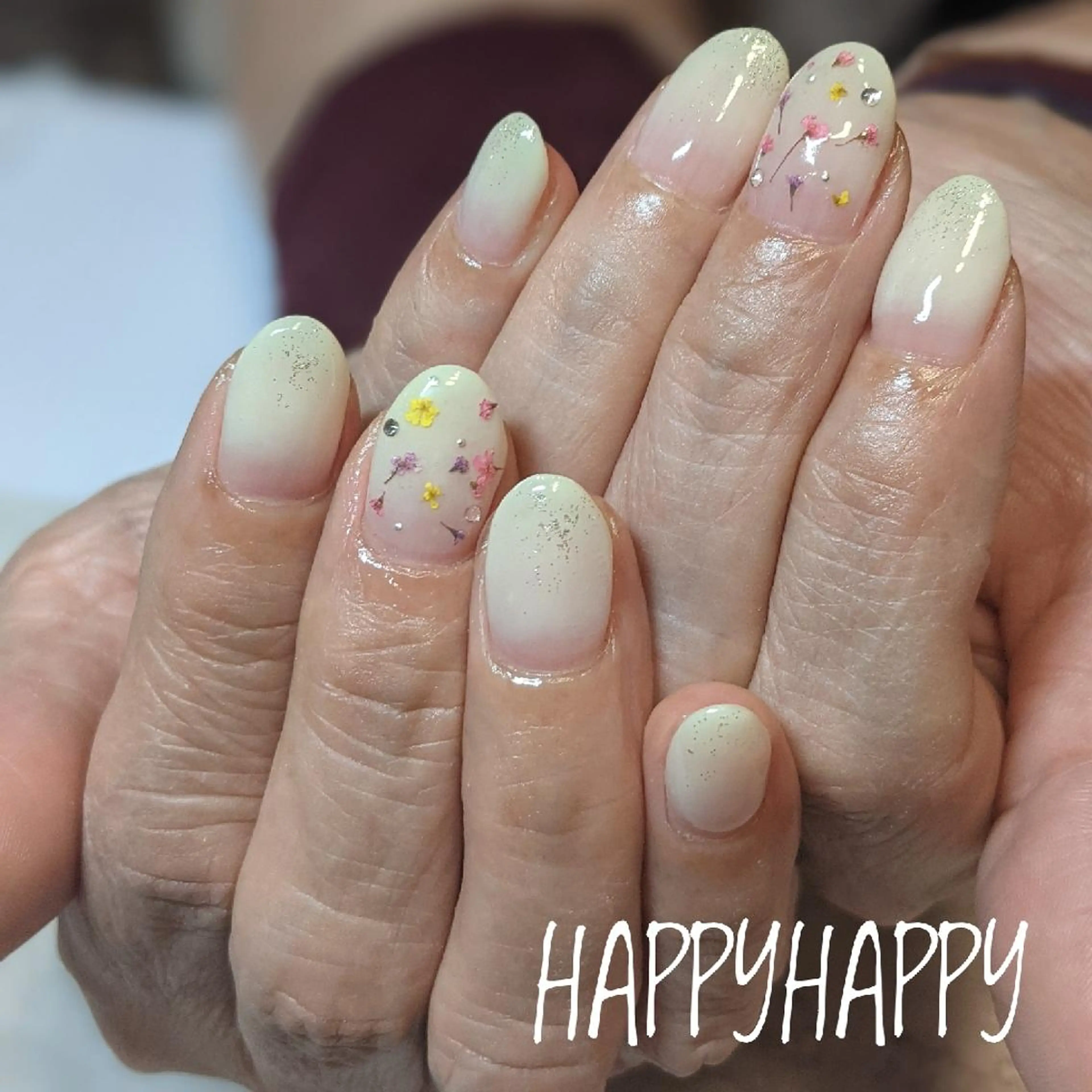 ネイル グラデーション HAPPY HAPPYのネイルデザイン