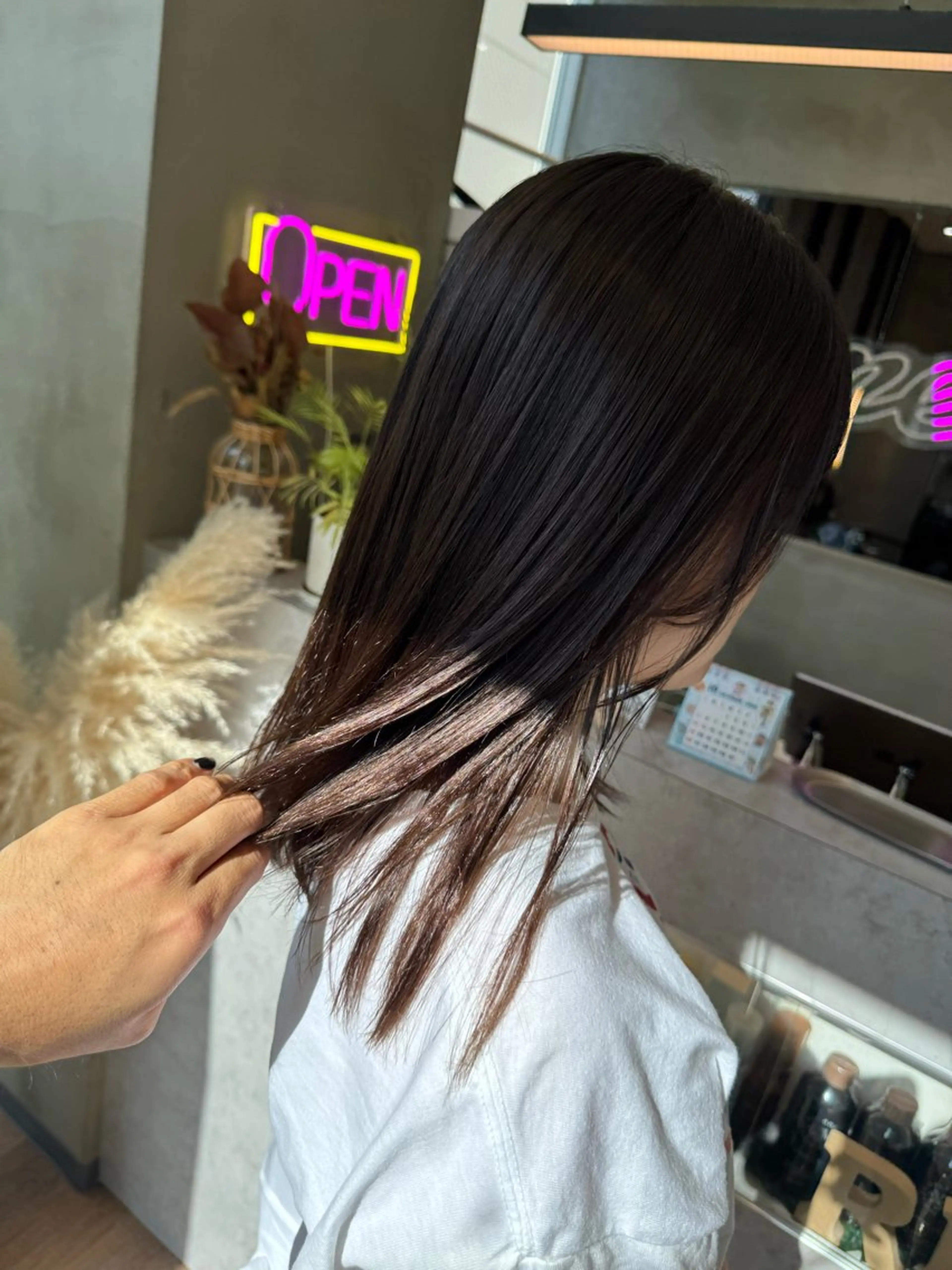 ミディアム カラー グレージュ yoshi (高橋福博)のヘアスタイル